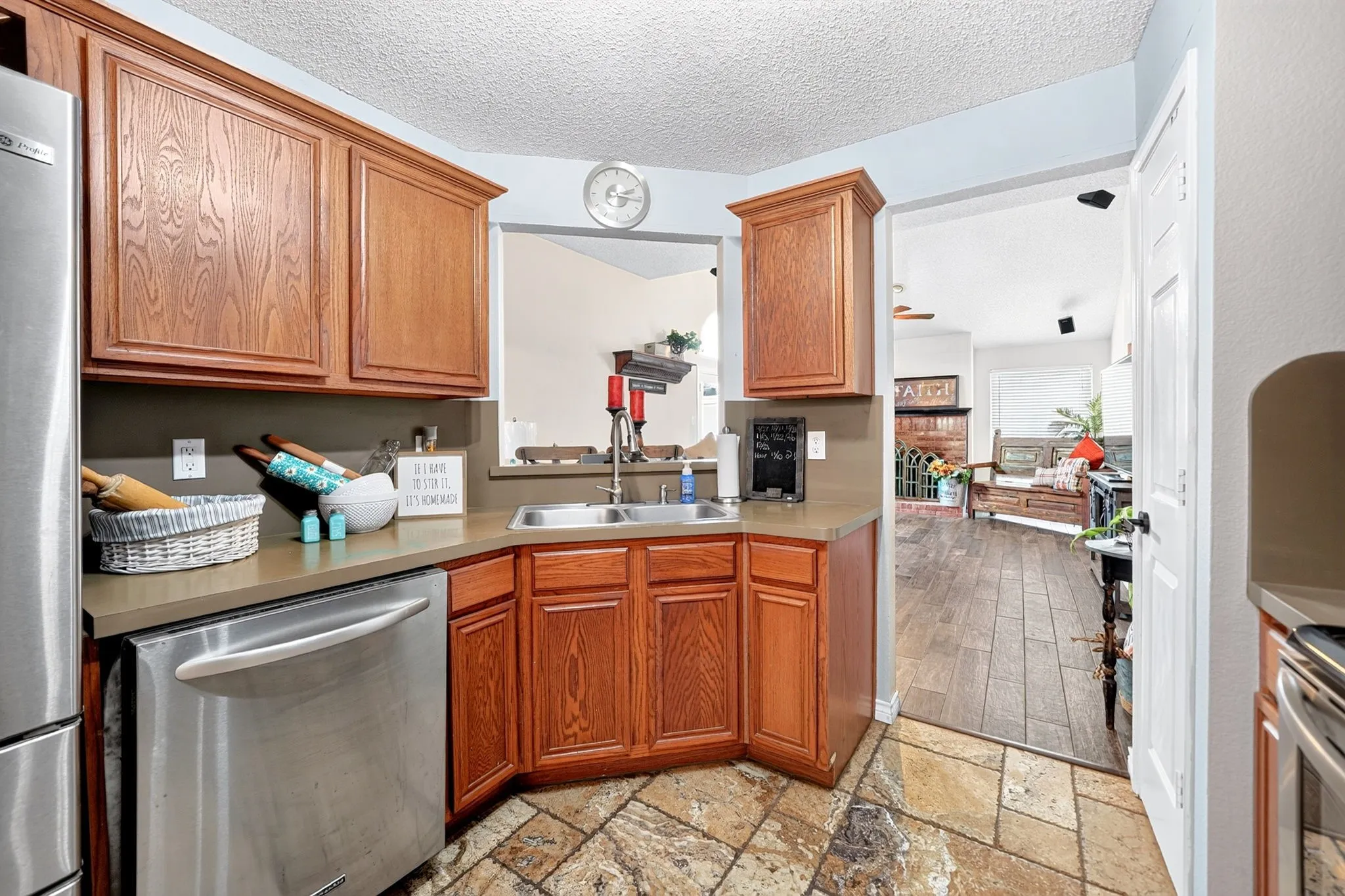 Single Family Residence For Sale in Rockwall County , 408 Er Ellis, Fate, Texas 75087, 3 Bedroom, 2 Bathroom, 2 Garage spaces, 1,278 Sqft, built in 1998, mls#21400831, Real Estate Agent in Fate, Homes For Sale in Rockwall county, Homes For Sale in Fate, Realtor in Fate Texas, Real Estate Brokerage Independent Realty Texas, Luminita Cordes Realtor