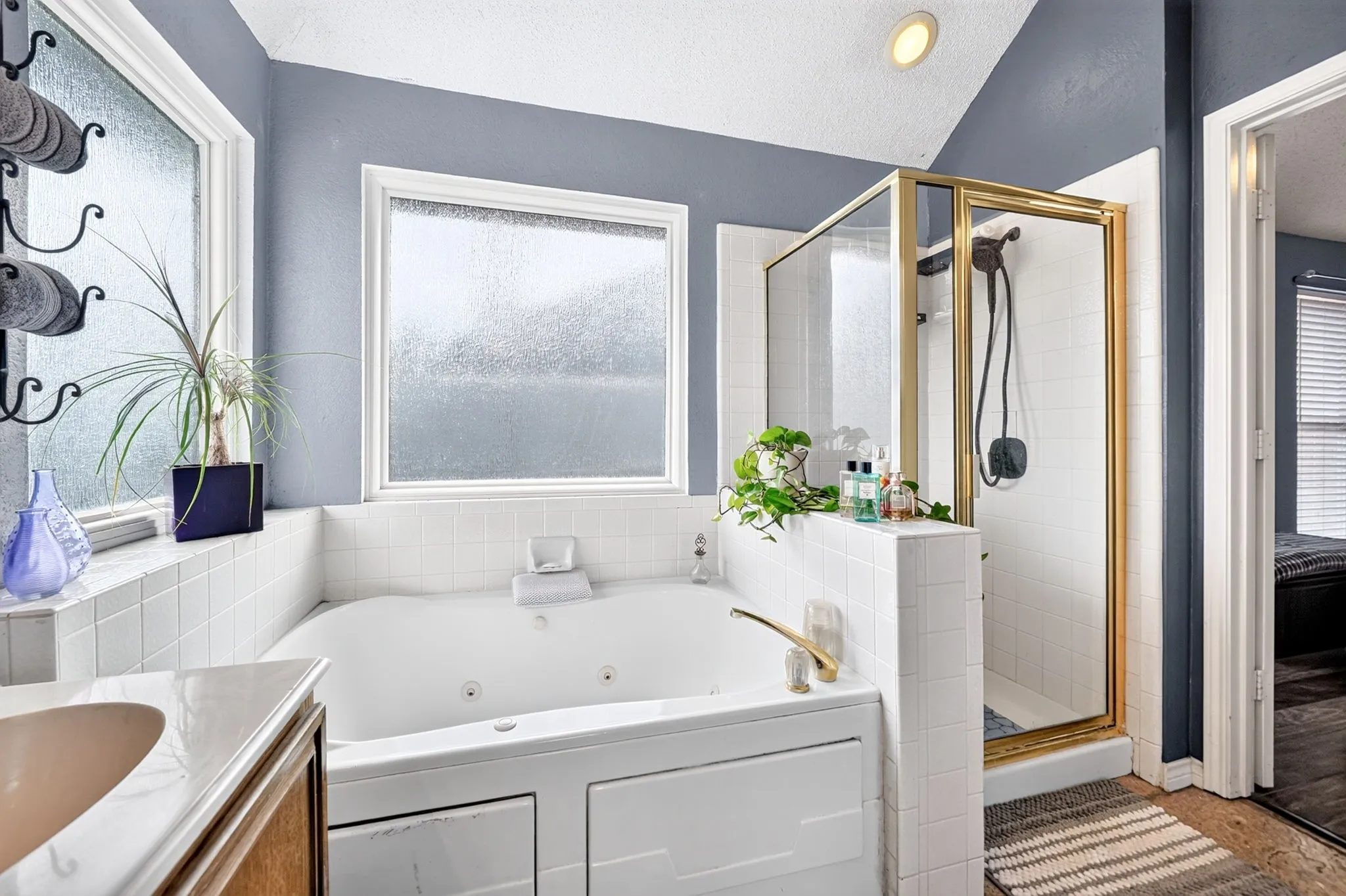 Primary En-Suite with Jetted Tub and Tiled Shower Stall
