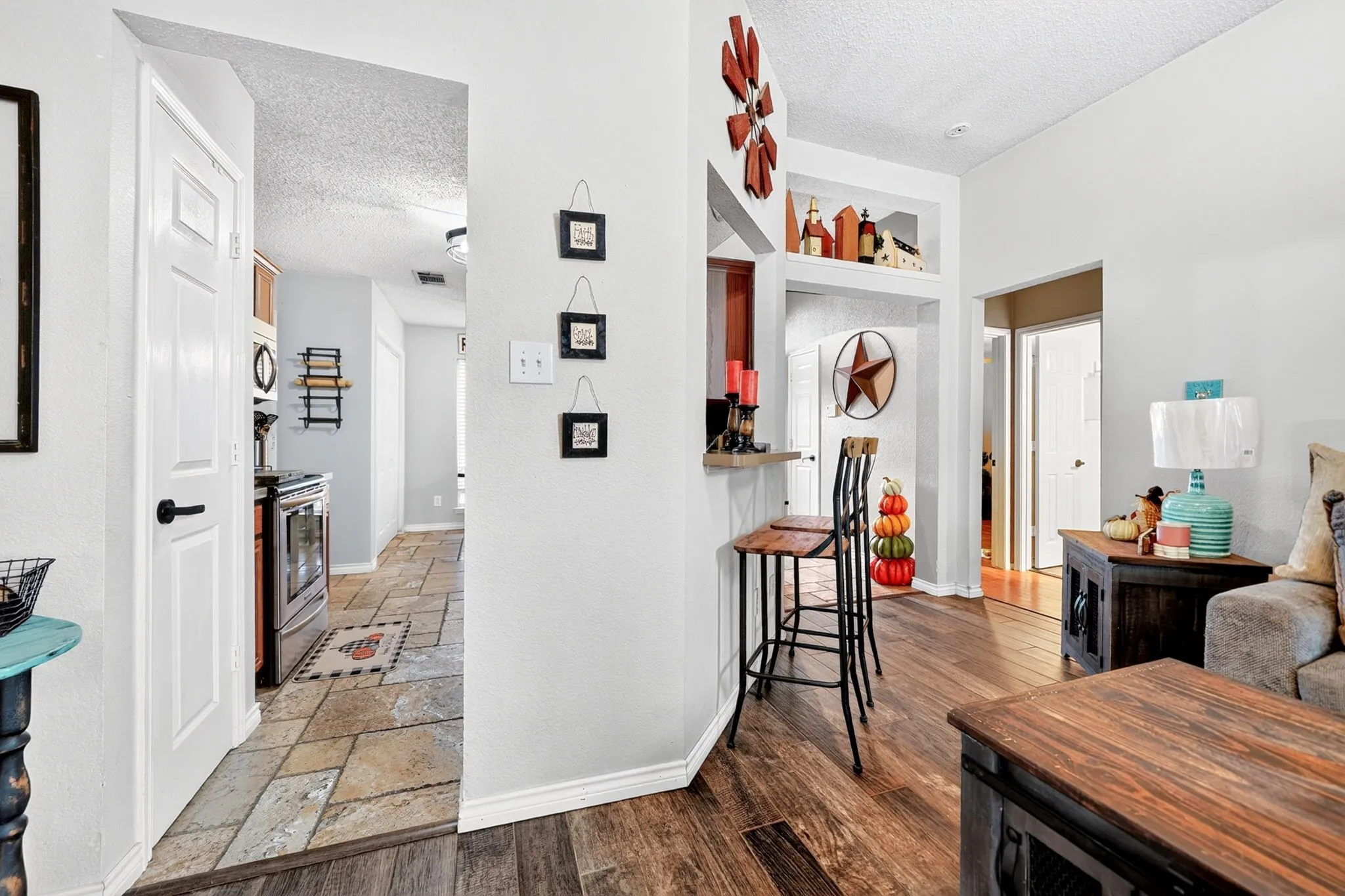 Eat-in Kitchen with Breakfast Bar