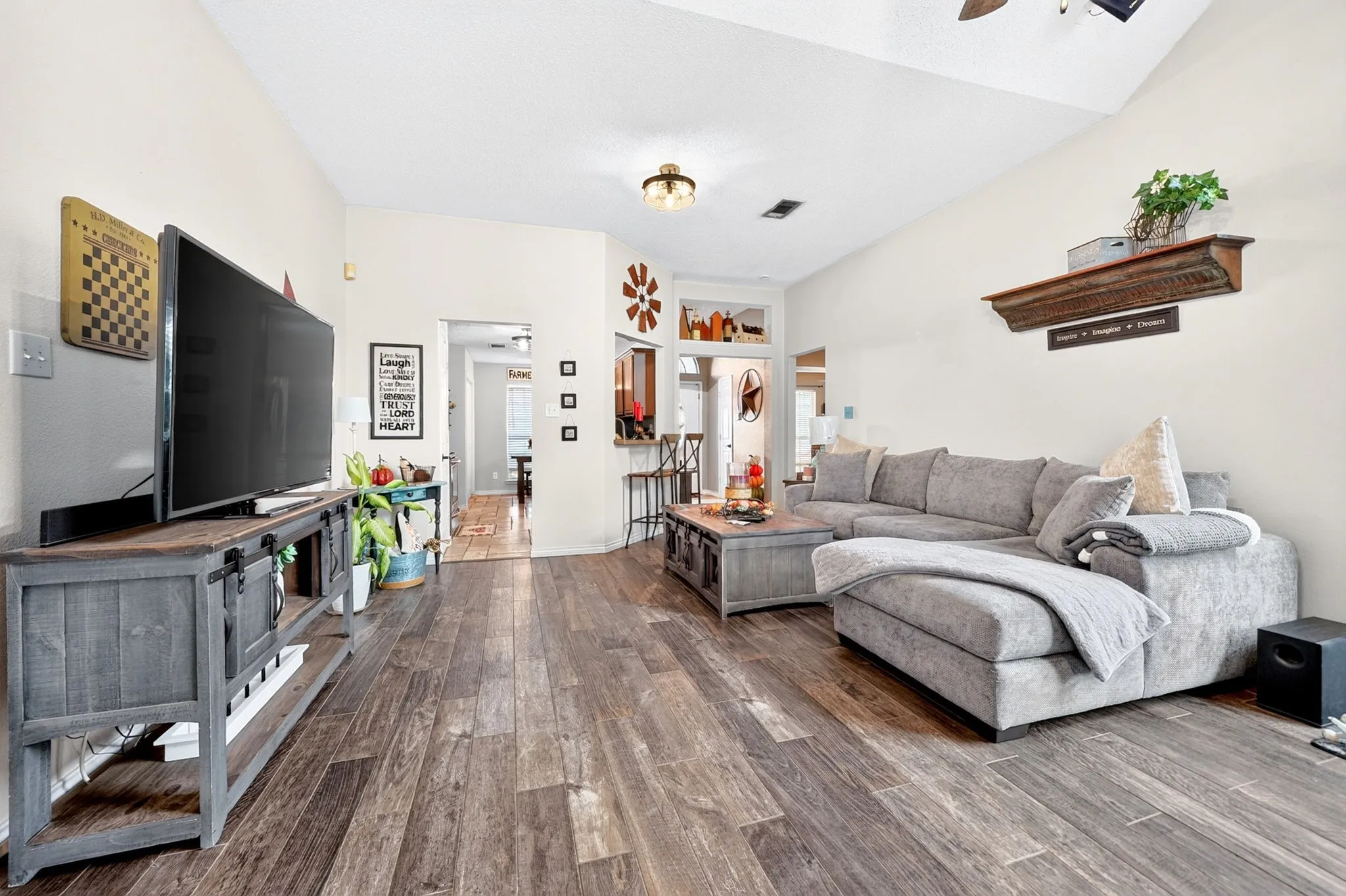 Single Family Residence For Sale in Rockwall County , 408 Er Ellis, Fate, Texas 75087, 3 Bedroom, 2 Bathroom, 2 Garage spaces, 1,278 Sqft, built in 1998, mls#21400831, Real Estate Agent in Fate, Homes For Sale in Rockwall county, Homes For Sale in Fate, Realtor in Fate Texas, Real Estate Brokerage Independent Realty Texas, Luminita Cordes Realtor