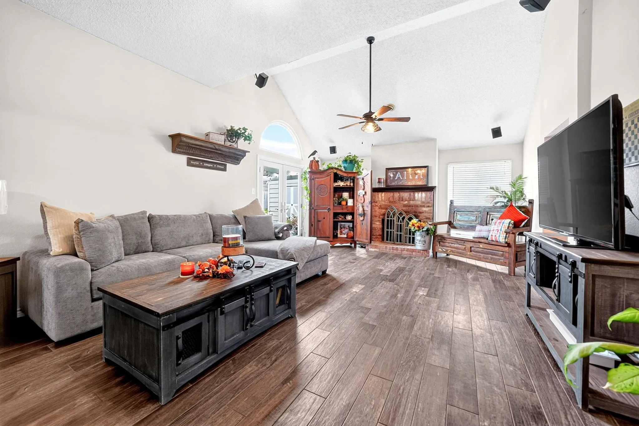 Single Family Residence For Sale in Rockwall County , 408 Er Ellis, Fate, Texas 75087, 3 Bedroom, 2 Bathroom, 2 Garage spaces, 1,278 Sqft, built in 1998, mls#21400831, Real Estate Agent in Fate, Homes For Sale in Rockwall county, Homes For Sale in Fate, Realtor in Fate Texas, Real Estate Brokerage Independent Realty Texas, Luminita Cordes Realtor