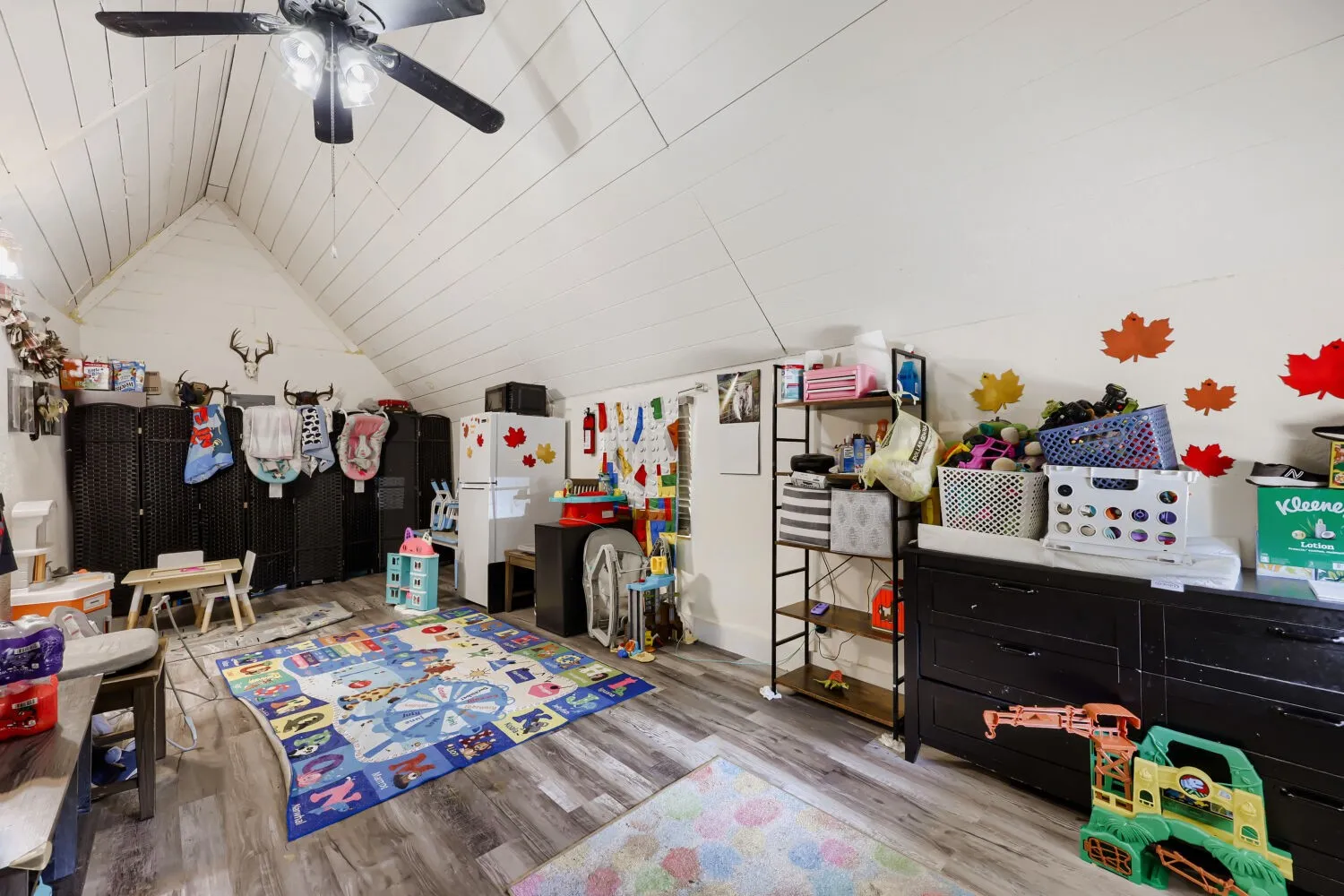 Single Family Residence For Sale in Johnson County , 400 S 3rd Street, Grandview, Texas 76050, 5 Bedroom, 3 Bathroom, 2 Garage spaces, 2,338 Sqft, built in 1940, mls#21399012, Real Estate Agent in Grandview, Homes For Sale in Johnson county, Homes For Sale in Grandview, Realtor in Grandview Texas, Real Estate Brokerage Independent Realty Texas, Luminita Cordes Realtor