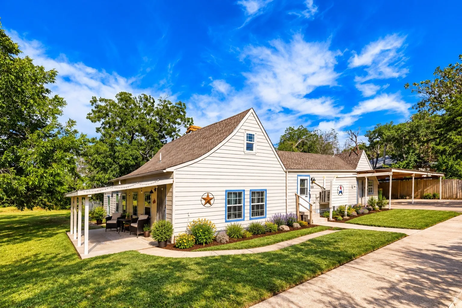Single Family Residence For Sale in Johnson County , 400 S 3rd Street, Grandview, Texas 76050, 5 Bedroom, 3 Bathroom, 2 Garage spaces, 2,338 Sqft, built in 1940, mls#21399012, Real Estate Agent in Grandview, Homes For Sale in Johnson county, Homes For Sale in Grandview, Realtor in Grandview Texas, Real Estate Brokerage Independent Realty Texas, Luminita Cordes Realtor
