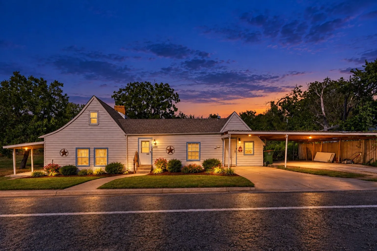 Single Family Residence For Sale in Johnson County , 400 S 3rd Street, Grandview, Texas 76050, 5 Bedroom, 3 Bathroom, 2 Garage spaces, 2,338 Sqft, built in 1940, mls#21399012, Real Estate Agent in Grandview, Homes For Sale in Johnson county, Homes For Sale in Grandview, Realtor in Grandview Texas, Real Estate Brokerage Independent Realty Texas, Luminita Cordes Realtor