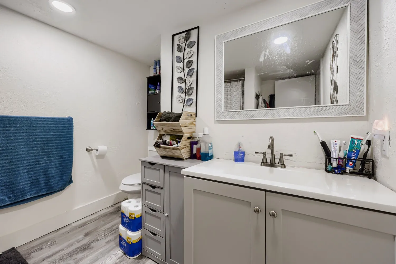 Single Family Residence For Sale in Johnson County , 400 S 3rd Street, Grandview, Texas 76050, 5 Bedroom, 3 Bathroom, 2 Garage spaces, 2,338 Sqft, built in 1940, mls#21399012, Real Estate Agent in Grandview, Homes For Sale in Johnson county, Homes For Sale in Grandview, Realtor in Grandview Texas, Real Estate Brokerage Independent Realty Texas, Luminita Cordes Realtor