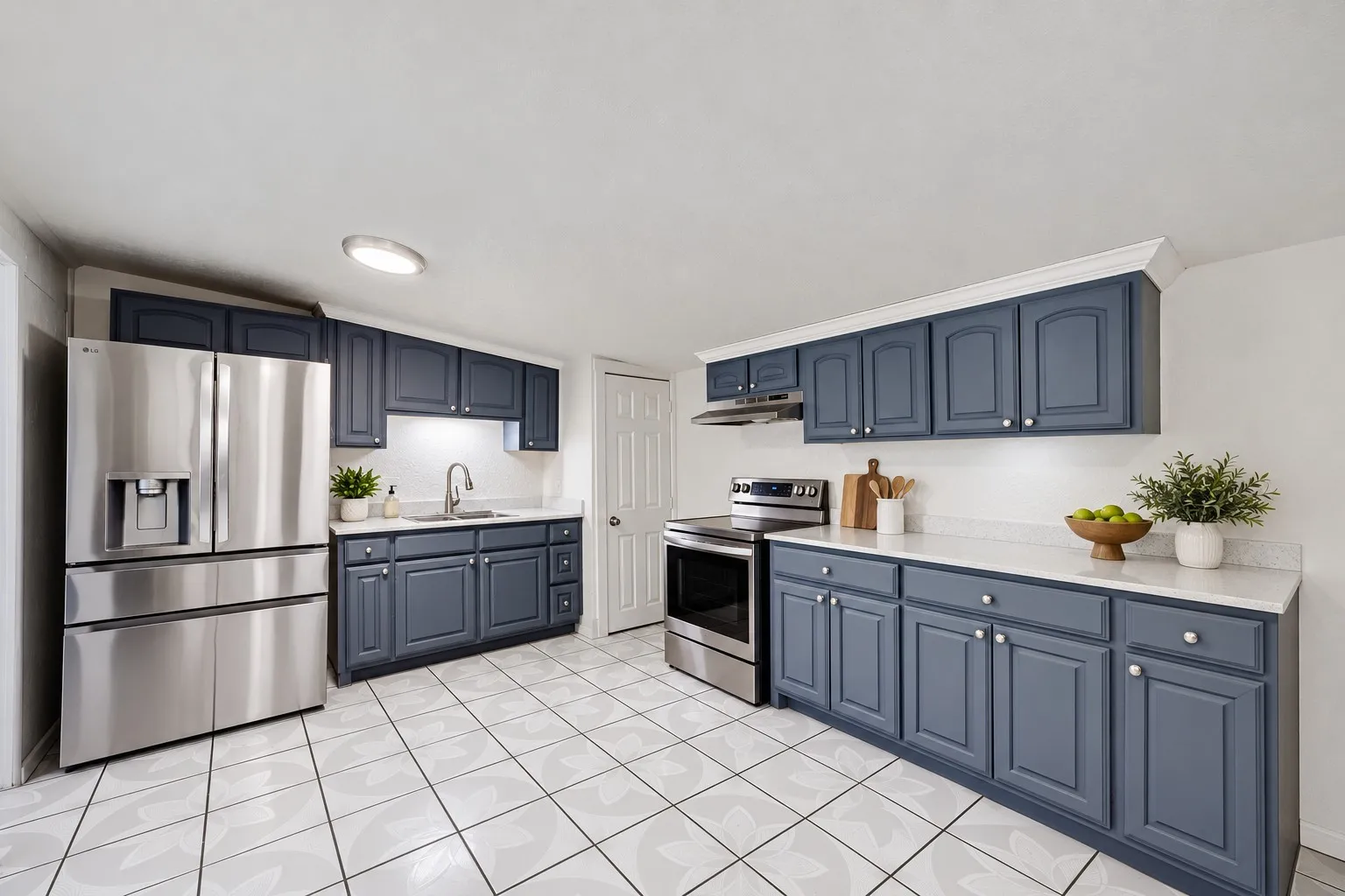 Single Family Residence For Sale in Johnson County , 400 S 3rd Street, Grandview, Texas 76050, 5 Bedroom, 3 Bathroom, 2 Garage spaces, 2,338 Sqft, built in 1940, mls#21399012, Real Estate Agent in Grandview, Homes For Sale in Johnson county, Homes For Sale in Grandview, Realtor in Grandview Texas, Real Estate Brokerage Independent Realty Texas, Luminita Cordes Realtor