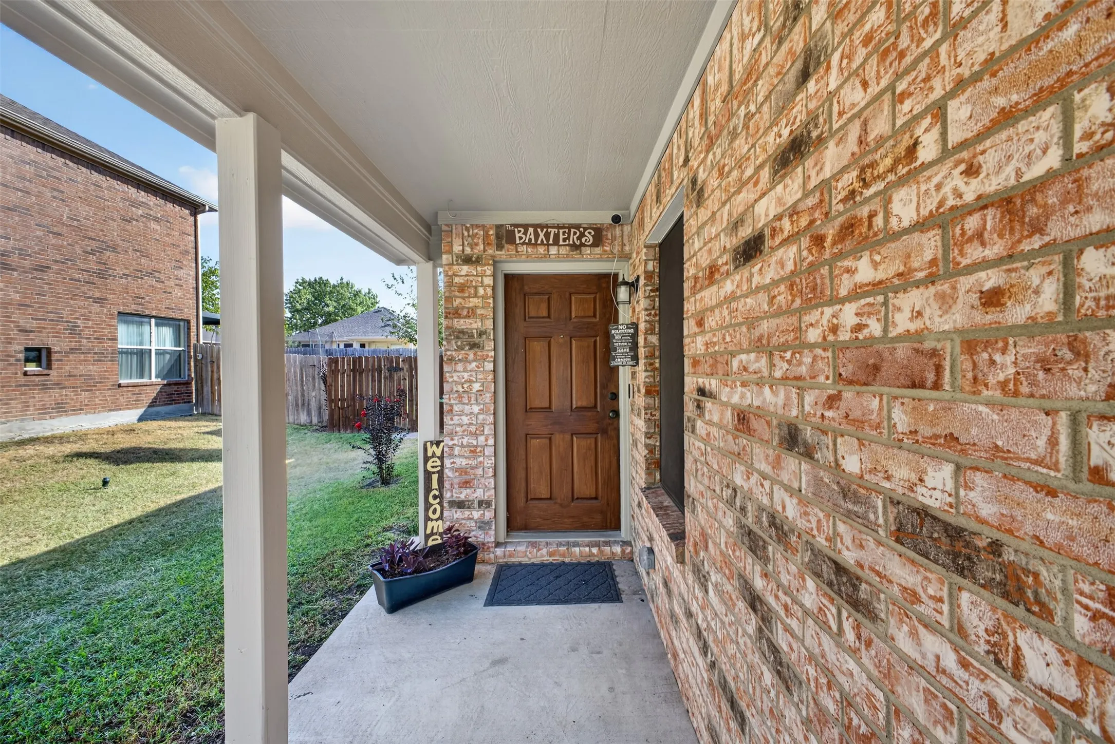 Single Family Residence For Sale in Ellis County , 122 Coyote Run, Waxahachie, Texas 75165, 3 Bedroom, 2 Bathroom, 2 Garage spaces, 1,348 Sqft, built in 2005, mls#21400715, Real Estate Agent in Waxahachie, Homes For Sale in Ellis county, Homes For Sale in Waxahachie, Realtor in Waxahachie Texas, Real Estate Brokerage Independent Realty Texas, Luminita Cordes Realtor