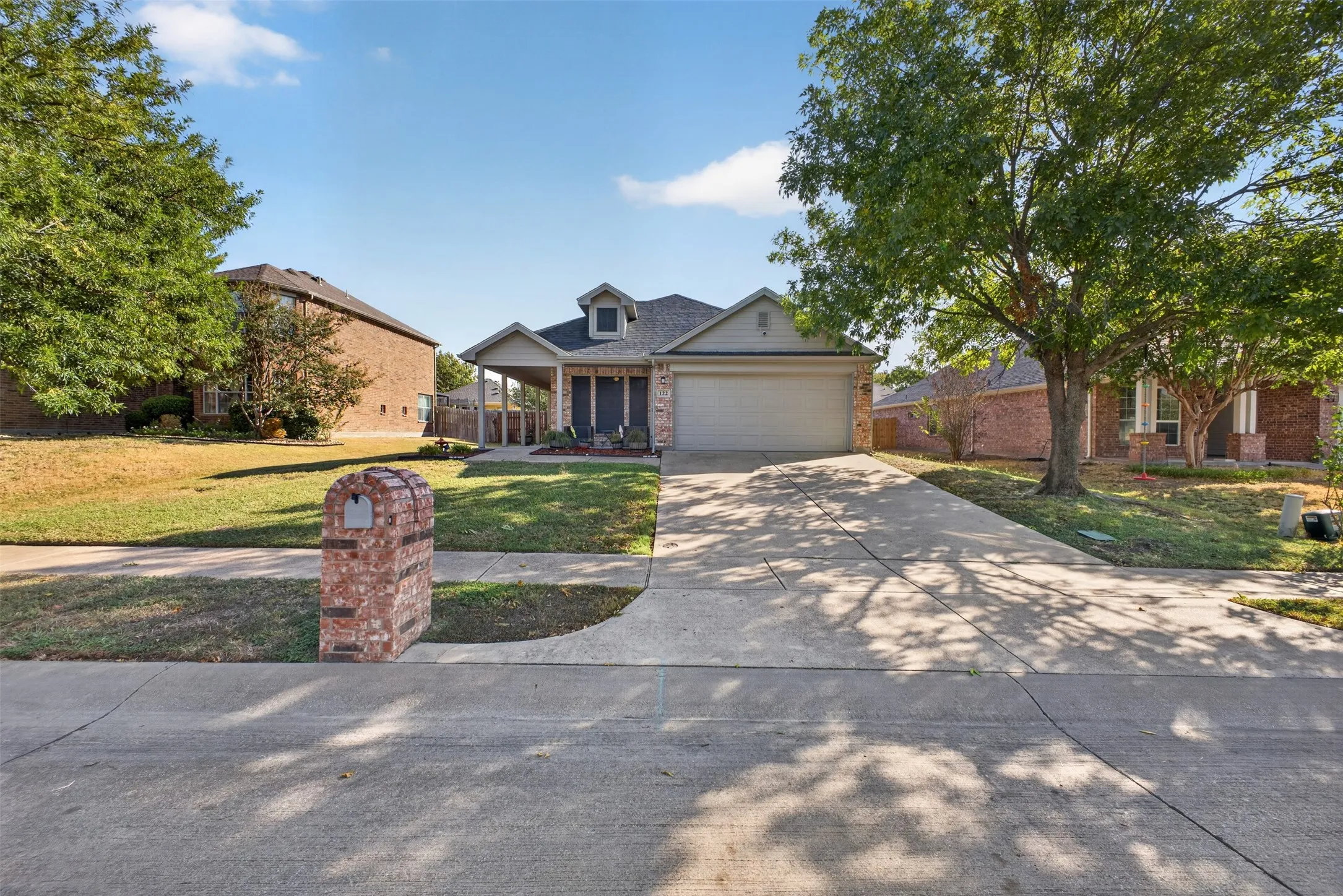Single Family Residence For Sale in Ellis County , 122 Coyote Run, Waxahachie, Texas 75165, 3 Bedroom, 2 Bathroom, 2 Garage spaces, 1,348 Sqft, built in 2005, mls#21400715, Real Estate Agent in Waxahachie, Homes For Sale in Ellis county, Homes For Sale in Waxahachie, Realtor in Waxahachie Texas, Real Estate Brokerage Independent Realty Texas, Luminita Cordes Realtor