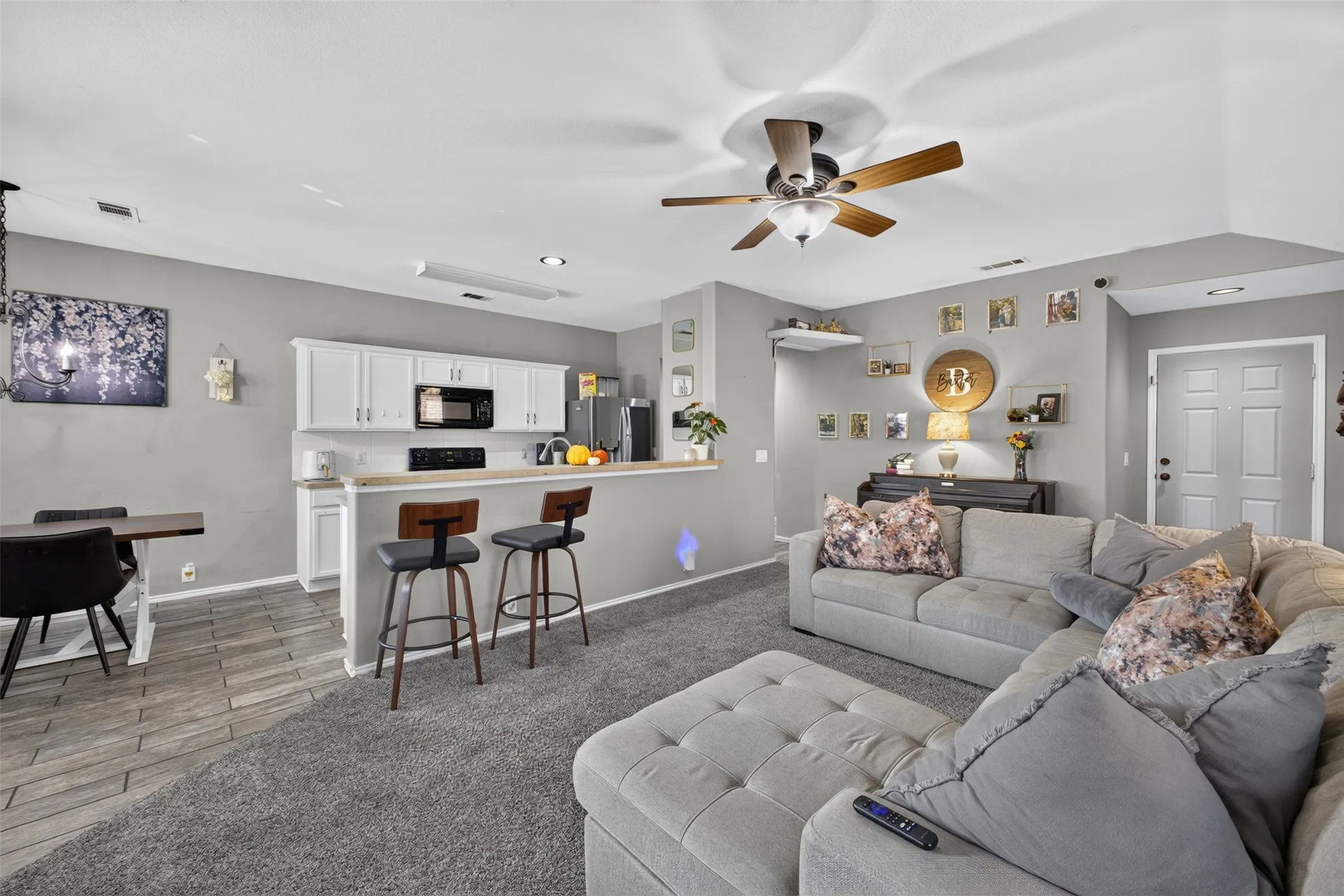 Single Family Residence For Sale in Ellis County , 122 Coyote Run, Waxahachie, Texas 75165, 3 Bedroom, 2 Bathroom, 2 Garage spaces, 1,348 Sqft, built in 2005, mls#21400715, Real Estate Agent in Waxahachie, Homes For Sale in Ellis county, Homes For Sale in Waxahachie, Realtor in Waxahachie Texas, Real Estate Brokerage Independent Realty Texas, Luminita Cordes Realtor