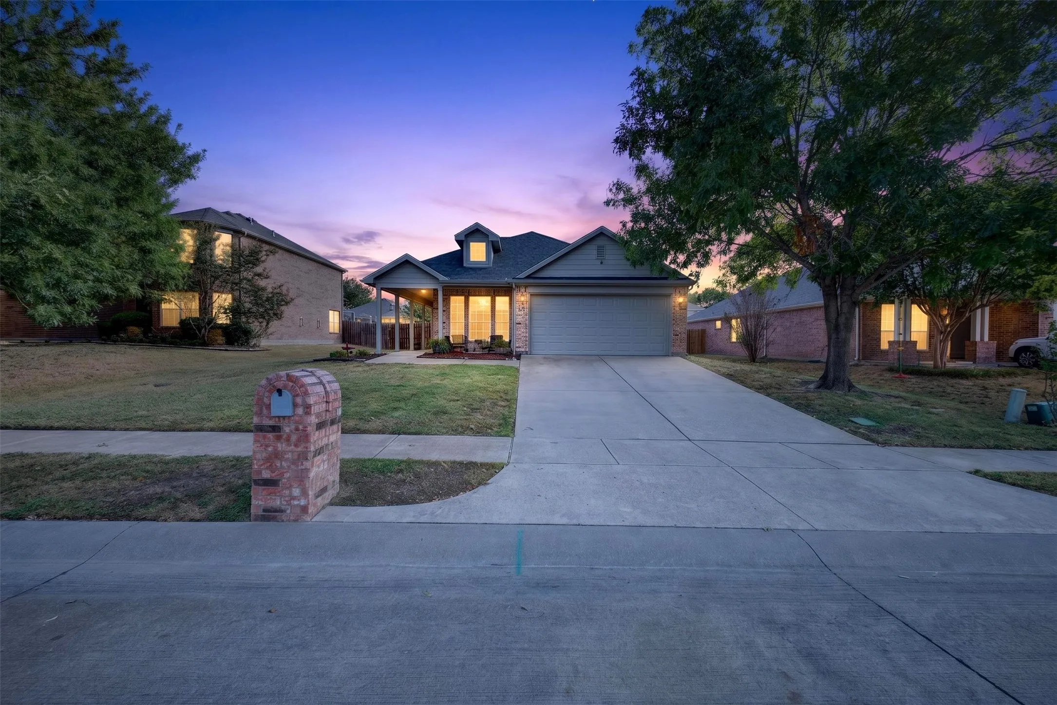 Single Family Residence For Sale in Ellis County , 122 Coyote Run, Waxahachie, Texas 75165, 3 Bedroom, 2 Bathroom, 2 Garage spaces, 1,348 Sqft, built in 2005, mls#21400715, Real Estate Agent in Waxahachie, Homes For Sale in Ellis county, Homes For Sale in Waxahachie, Realtor in Waxahachie Texas, Real Estate Brokerage Independent Realty Texas, Luminita Cordes Realtor