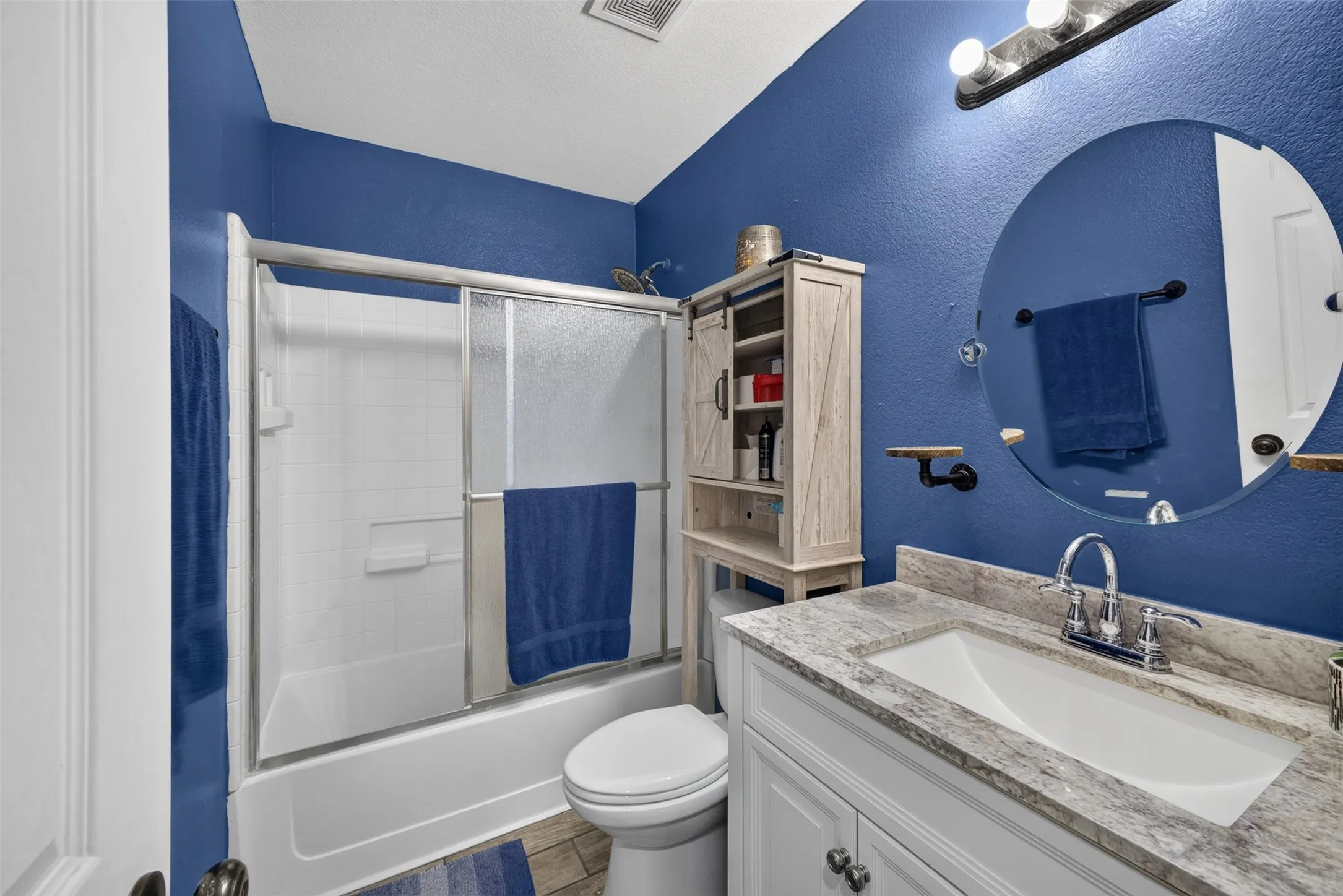 Single Family Residence For Sale in Ellis County , 122 Coyote Run, Waxahachie, Texas 75165, 3 Bedroom, 2 Bathroom, 2 Garage spaces, 1,348 Sqft, built in 2005, mls#21400715, Real Estate Agent in Waxahachie, Homes For Sale in Ellis county, Homes For Sale in Waxahachie, Realtor in Waxahachie Texas, Real Estate Brokerage Independent Realty Texas, Luminita Cordes Realtor
