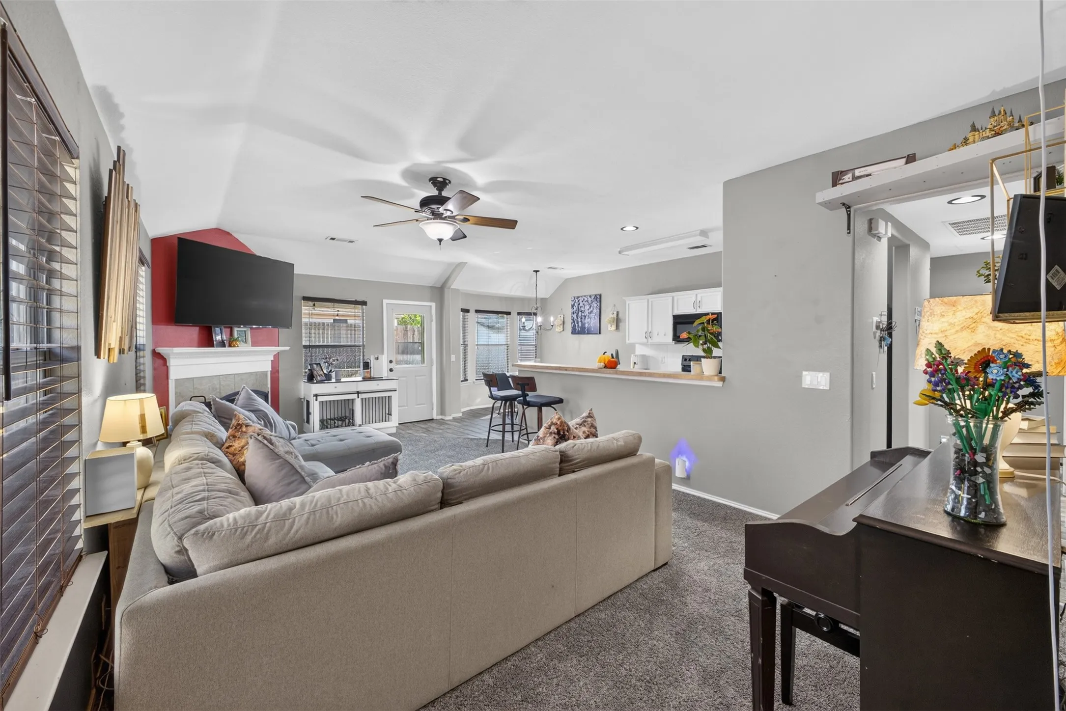 Single Family Residence For Sale in Ellis County , 122 Coyote Run, Waxahachie, Texas 75165, 3 Bedroom, 2 Bathroom, 2 Garage spaces, 1,348 Sqft, built in 2005, mls#21400715, Real Estate Agent in Waxahachie, Homes For Sale in Ellis county, Homes For Sale in Waxahachie, Realtor in Waxahachie Texas, Real Estate Brokerage Independent Realty Texas, Luminita Cordes Realtor