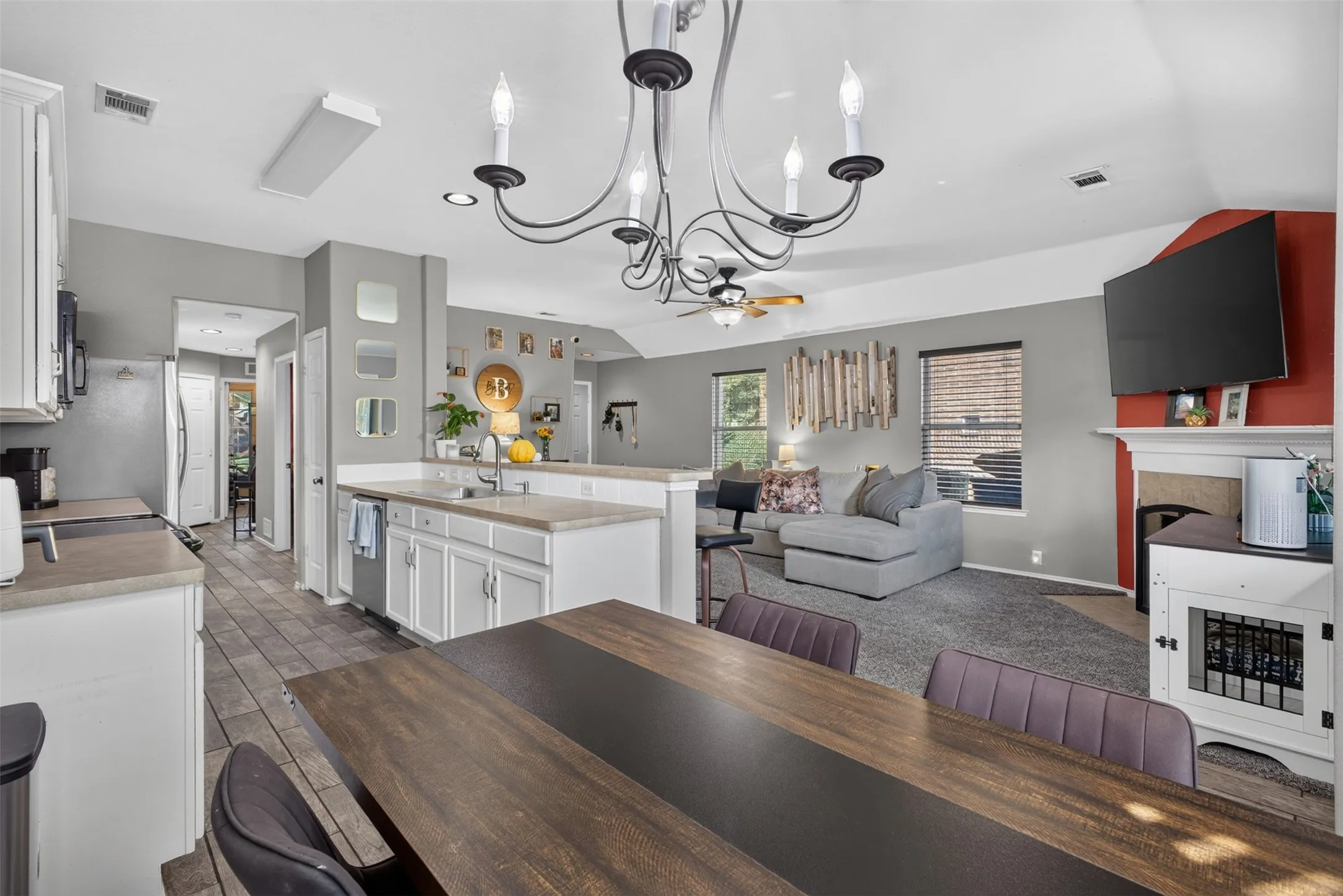 Single Family Residence For Sale in Ellis County , 122 Coyote Run, Waxahachie, Texas 75165, 3 Bedroom, 2 Bathroom, 2 Garage spaces, 1,348 Sqft, built in 2005, mls#21400715, Real Estate Agent in Waxahachie, Homes For Sale in Ellis county, Homes For Sale in Waxahachie, Realtor in Waxahachie Texas, Real Estate Brokerage Independent Realty Texas, Luminita Cordes Realtor