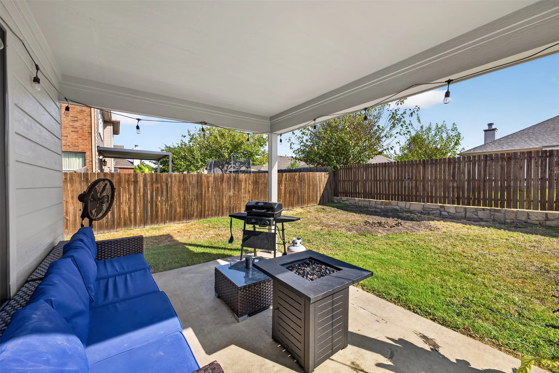 Single Family Residence For Sale in Ellis County , 122 Coyote Run, Waxahachie, Texas 75165, 3 Bedroom, 2 Bathroom, 2 Garage spaces, 1,348 Sqft, built in 2005, mls#21400715, Real Estate Agent in Waxahachie, Homes For Sale in Ellis county, Homes For Sale in Waxahachie, Realtor in Waxahachie Texas, Real Estate Brokerage Independent Realty Texas, Luminita Cordes Realtor