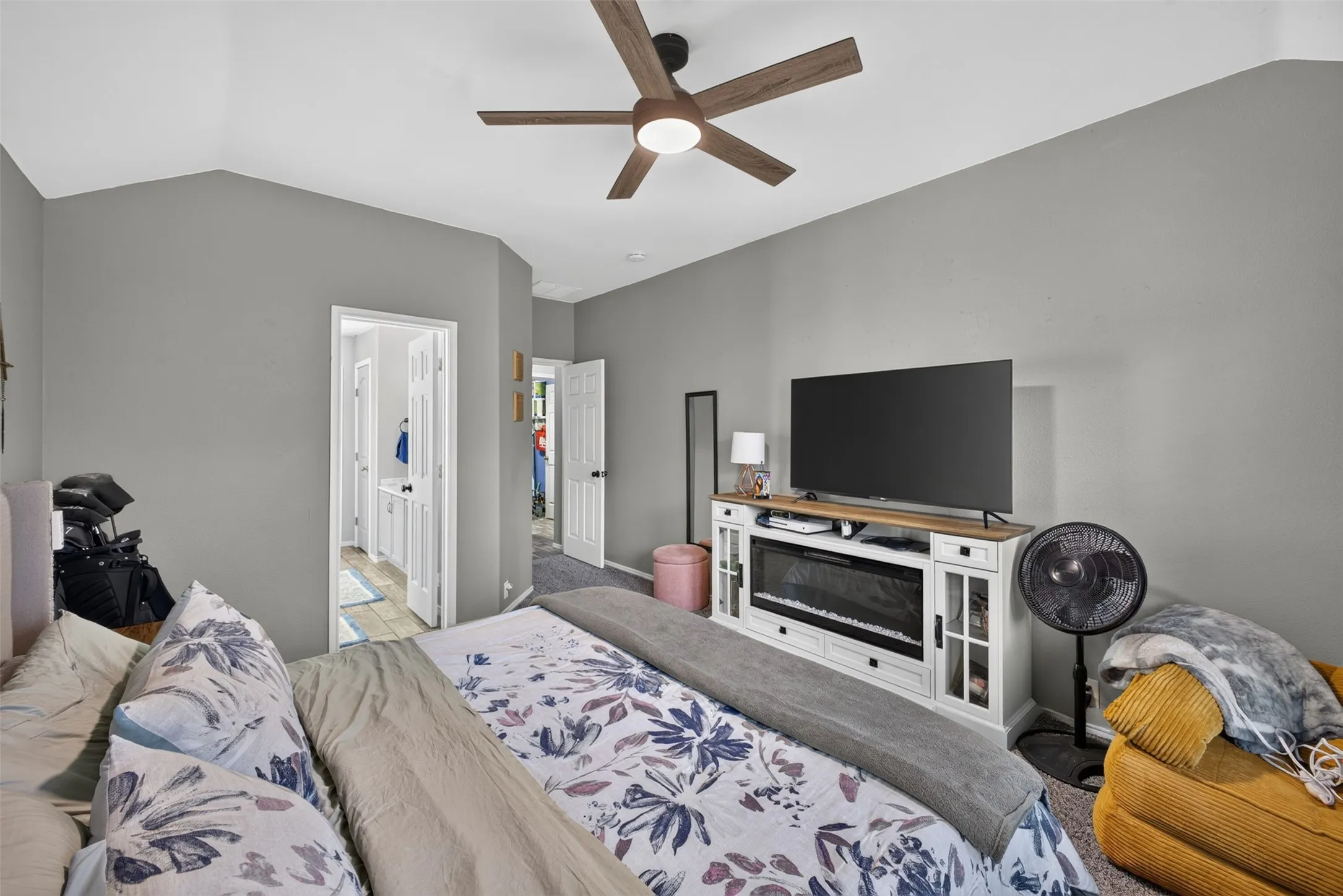 Single Family Residence For Sale in Ellis County , 122 Coyote Run, Waxahachie, Texas 75165, 3 Bedroom, 2 Bathroom, 2 Garage spaces, 1,348 Sqft, built in 2005, mls#21400715, Real Estate Agent in Waxahachie, Homes For Sale in Ellis county, Homes For Sale in Waxahachie, Realtor in Waxahachie Texas, Real Estate Brokerage Independent Realty Texas, Luminita Cordes Realtor