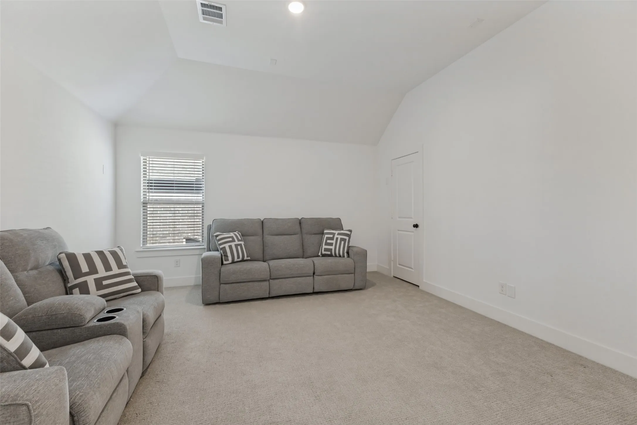 Single Family Residence For Sale in Rockwall County , 252 Golden Run Drive, Fate, Texas 75189, 5 Bedroom, 3 Bathroom, 2 Garage spaces, 3,532 Sqft, built in 2024, mls#21398650, Real Estate Agent in Fate, Homes For Sale in Rockwall county, Homes For Sale in Fate, Realtor in Fate Texas, Real Estate Brokerage Independent Realty Texas, Luminita Cordes Realtor