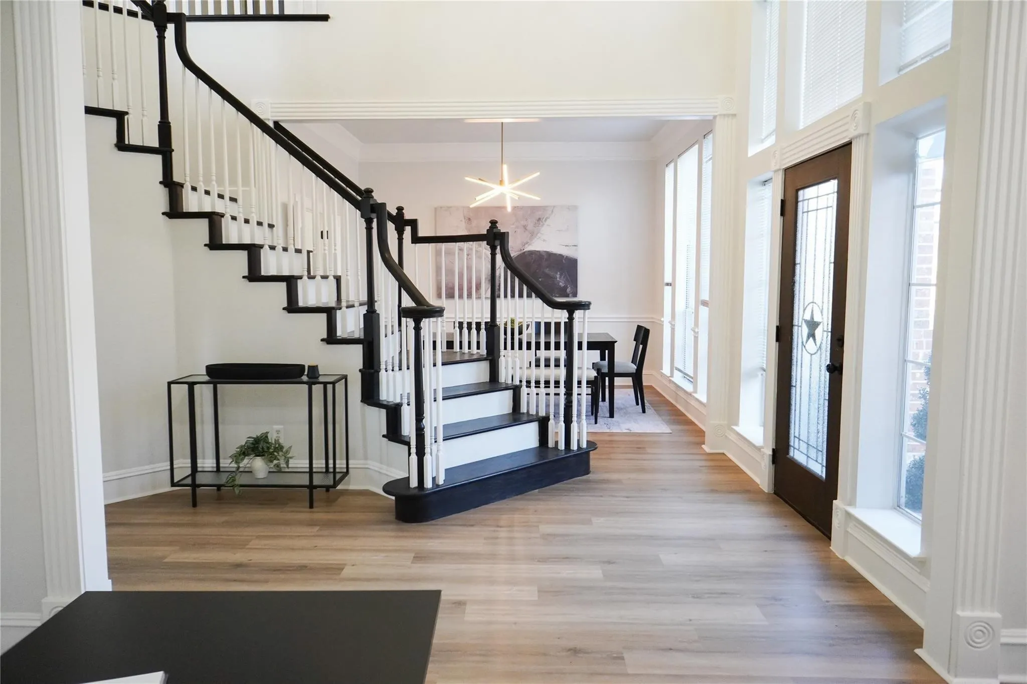 Entry way with curved staircase