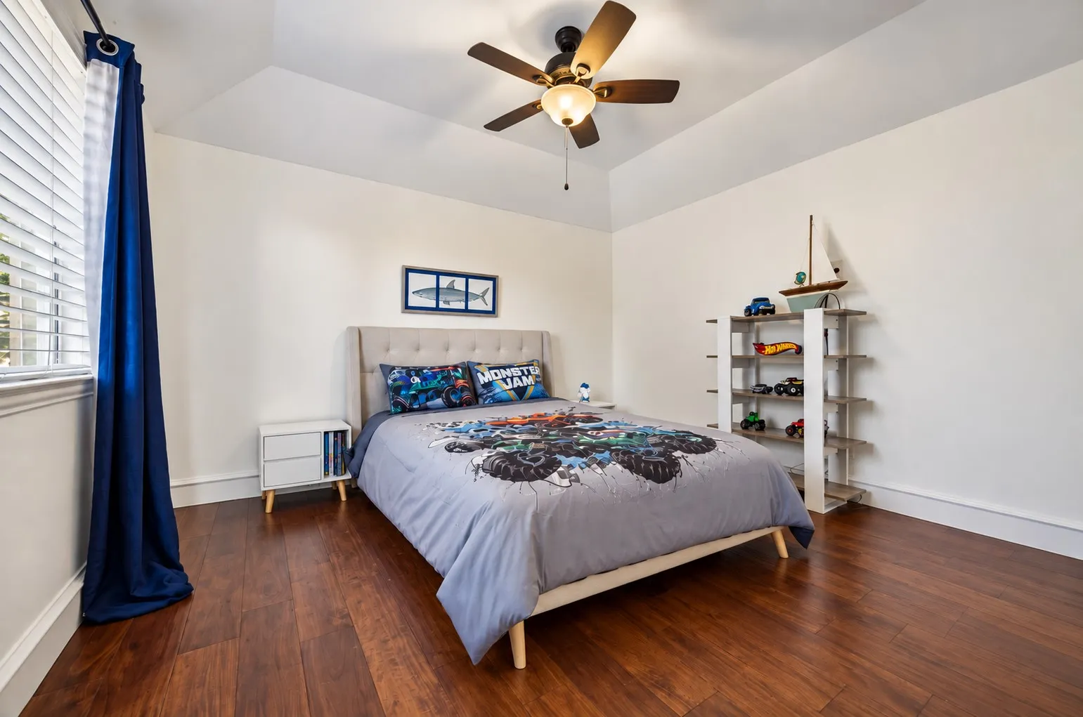 Single Family Residence For Sale in Denton County , 2865 Woodhollow Drive, Highland Village, Texas 75077, 5 Bedroom, 4 Bathroom, 3 Garage spaces, 3,642 Sqft, built in 1992, mls#21400251, Real Estate Agent in Highland Village, Homes For Sale in Denton county, Homes For Sale in Highland Village, Realtor in Highland Village Texas, Real Estate Brokerage Independent Realty Texas, Luminita Cordes Realtor