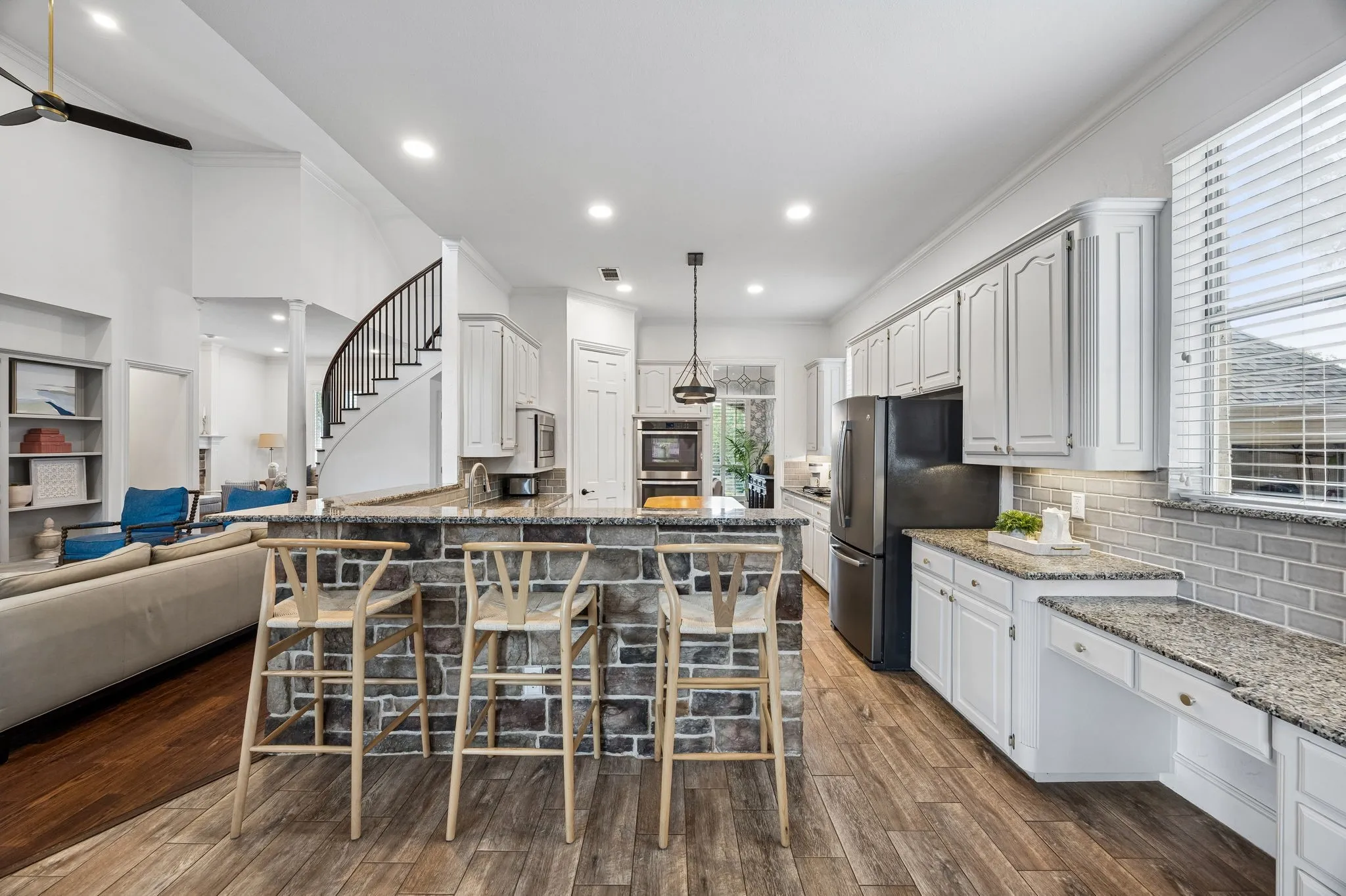Single Family Residence For Sale in Denton County , 2865 Woodhollow Drive, Highland Village, Texas 75077, 5 Bedroom, 4 Bathroom, 3 Garage spaces, 3,642 Sqft, built in 1992, mls#21400251, Real Estate Agent in Highland Village, Homes For Sale in Denton county, Homes For Sale in Highland Village, Realtor in Highland Village Texas, Real Estate Brokerage Independent Realty Texas, Luminita Cordes Realtor