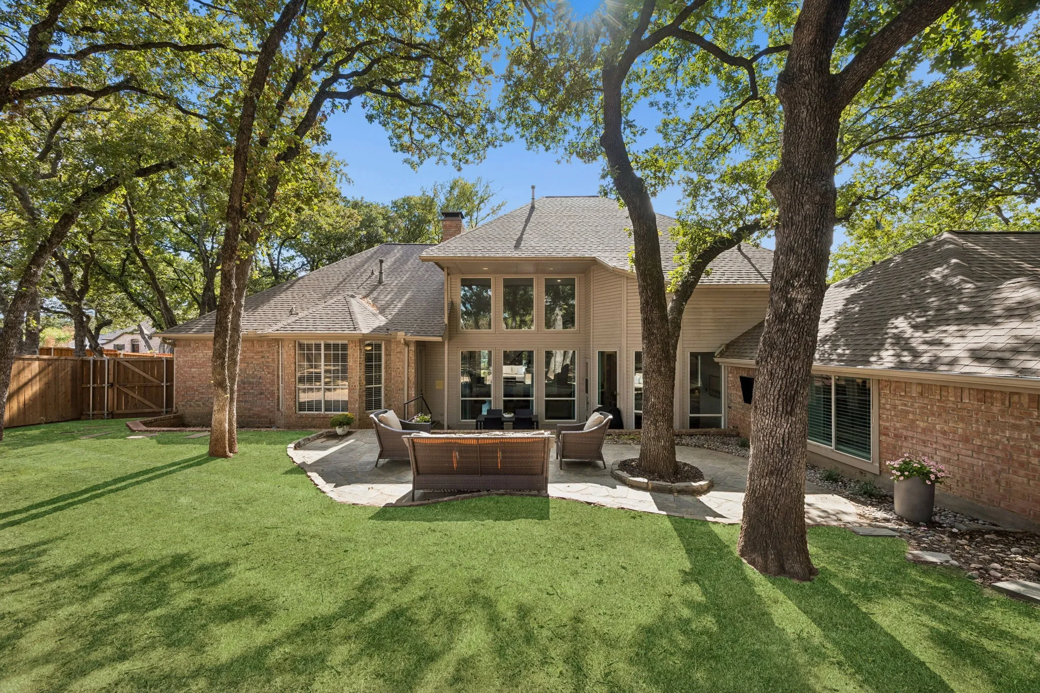Single Family Residence For Sale in Denton County , 2865 Woodhollow Drive, Highland Village, Texas 75077, 5 Bedroom, 4 Bathroom, 3 Garage spaces, 3,642 Sqft, built in 1992, mls#21400251, Real Estate Agent in Highland Village, Homes For Sale in Denton county, Homes For Sale in Highland Village, Realtor in Highland Village Texas, Real Estate Brokerage Independent Realty Texas, Luminita Cordes Realtor