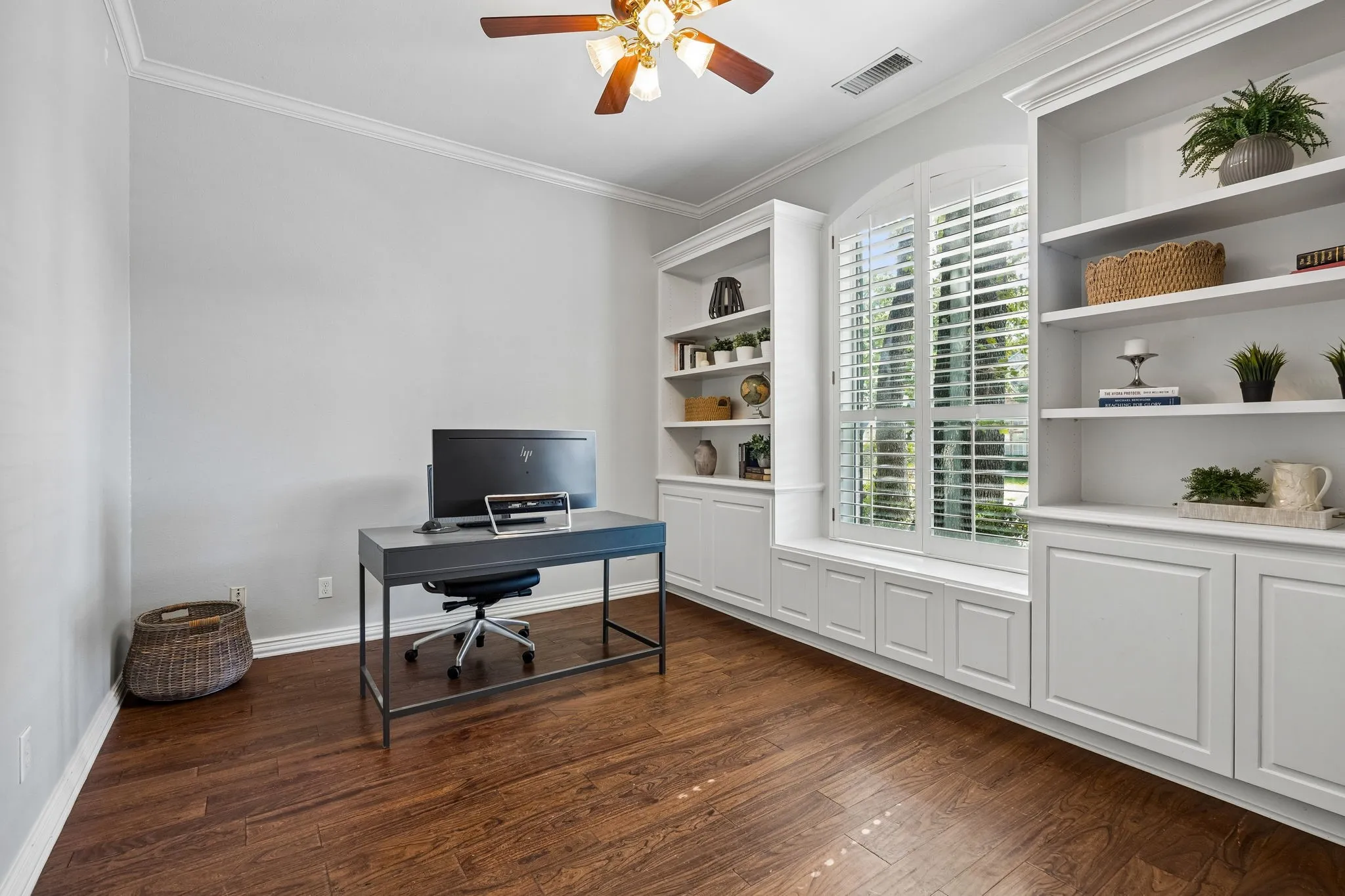 Single Family Residence For Sale in Denton County , 2865 Woodhollow Drive, Highland Village, Texas 75077, 5 Bedroom, 4 Bathroom, 3 Garage spaces, 3,642 Sqft, built in 1992, mls#21400251, Real Estate Agent in Highland Village, Homes For Sale in Denton county, Homes For Sale in Highland Village, Realtor in Highland Village Texas, Real Estate Brokerage Independent Realty Texas, Luminita Cordes Realtor