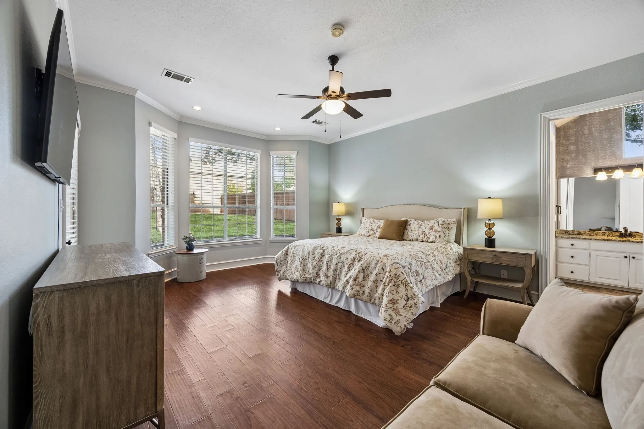 Single Family Residence For Sale in Denton County , 2865 Woodhollow Drive, Highland Village, Texas 75077, 5 Bedroom, 4 Bathroom, 3 Garage spaces, 3,642 Sqft, built in 1992, mls#21400251, Real Estate Agent in Highland Village, Homes For Sale in Denton county, Homes For Sale in Highland Village, Realtor in Highland Village Texas, Real Estate Brokerage Independent Realty Texas, Luminita Cordes Realtor