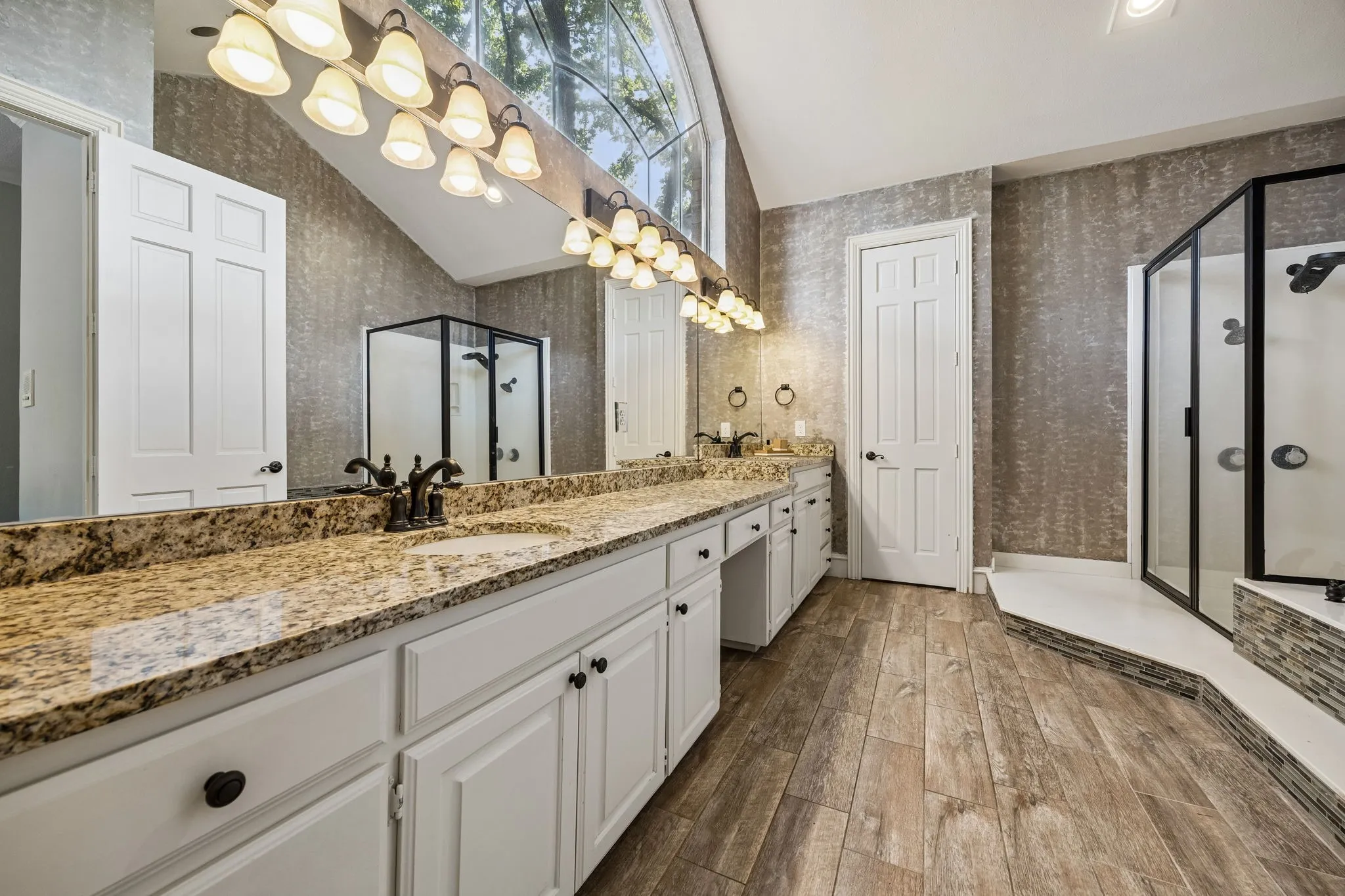 Single Family Residence For Sale in Denton County , 2865 Woodhollow Drive, Highland Village, Texas 75077, 5 Bedroom, 4 Bathroom, 3 Garage spaces, 3,642 Sqft, built in 1992, mls#21400251, Real Estate Agent in Highland Village, Homes For Sale in Denton county, Homes For Sale in Highland Village, Realtor in Highland Village Texas, Real Estate Brokerage Independent Realty Texas, Luminita Cordes Realtor