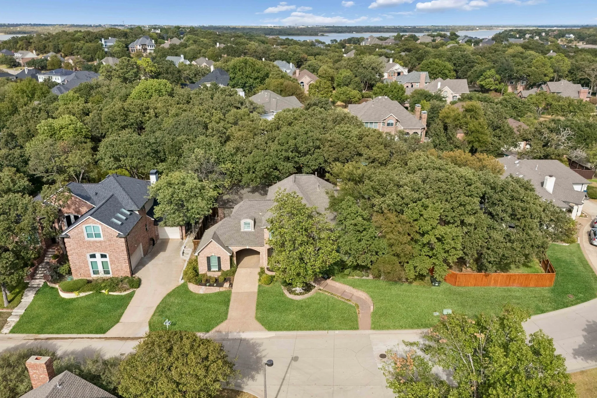 Single Family Residence For Sale in Denton County , 2865 Woodhollow Drive, Highland Village, Texas 75077, 5 Bedroom, 4 Bathroom, 3 Garage spaces, 3,642 Sqft, built in 1992, mls#21400251, Real Estate Agent in Highland Village, Homes For Sale in Denton county, Homes For Sale in Highland Village, Realtor in Highland Village Texas, Real Estate Brokerage Independent Realty Texas, Luminita Cordes Realtor