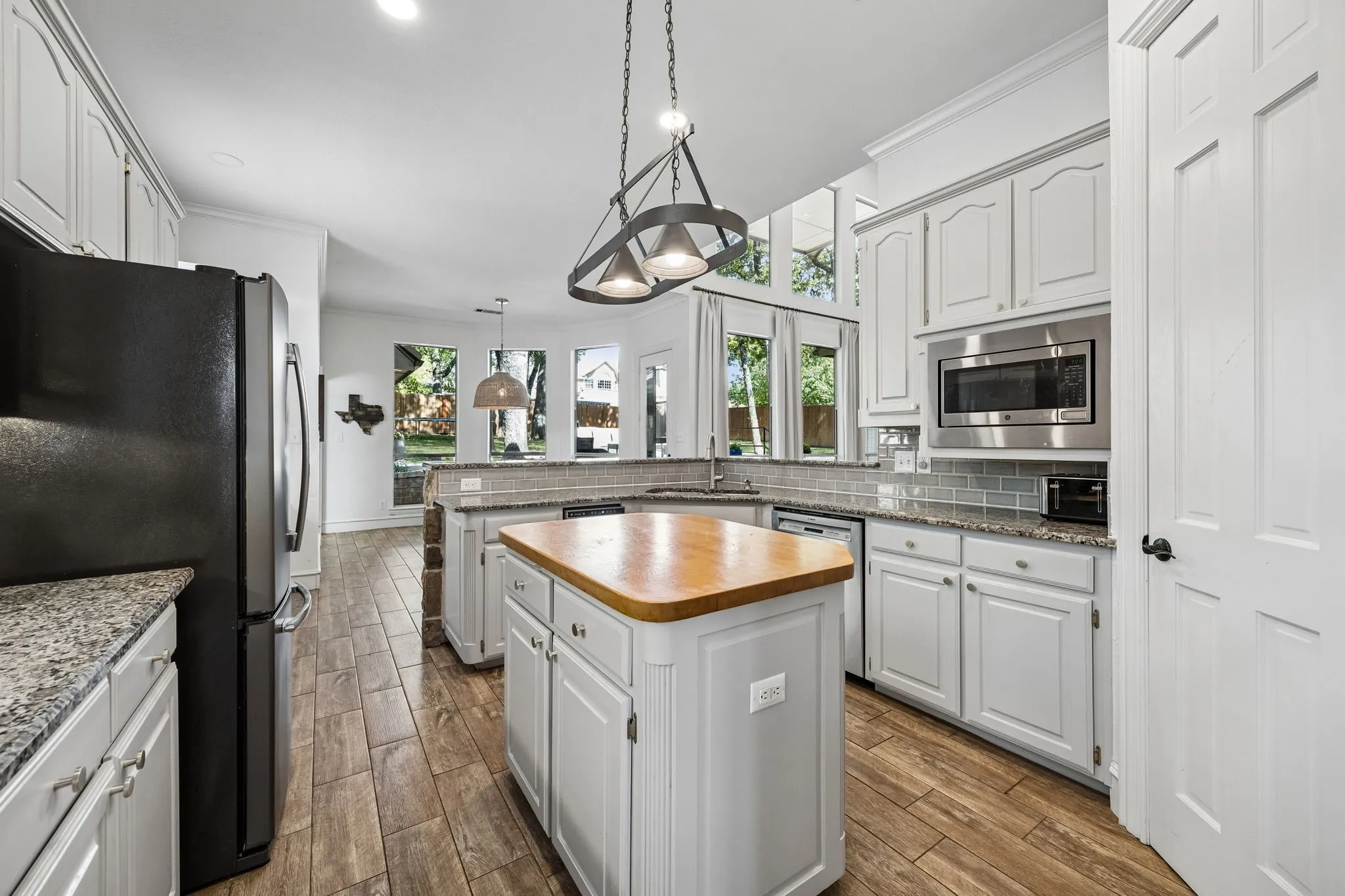 Single Family Residence For Sale in Denton County , 2865 Woodhollow Drive, Highland Village, Texas 75077, 5 Bedroom, 4 Bathroom, 3 Garage spaces, 3,642 Sqft, built in 1992, mls#21400251, Real Estate Agent in Highland Village, Homes For Sale in Denton county, Homes For Sale in Highland Village, Realtor in Highland Village Texas, Real Estate Brokerage Independent Realty Texas, Luminita Cordes Realtor