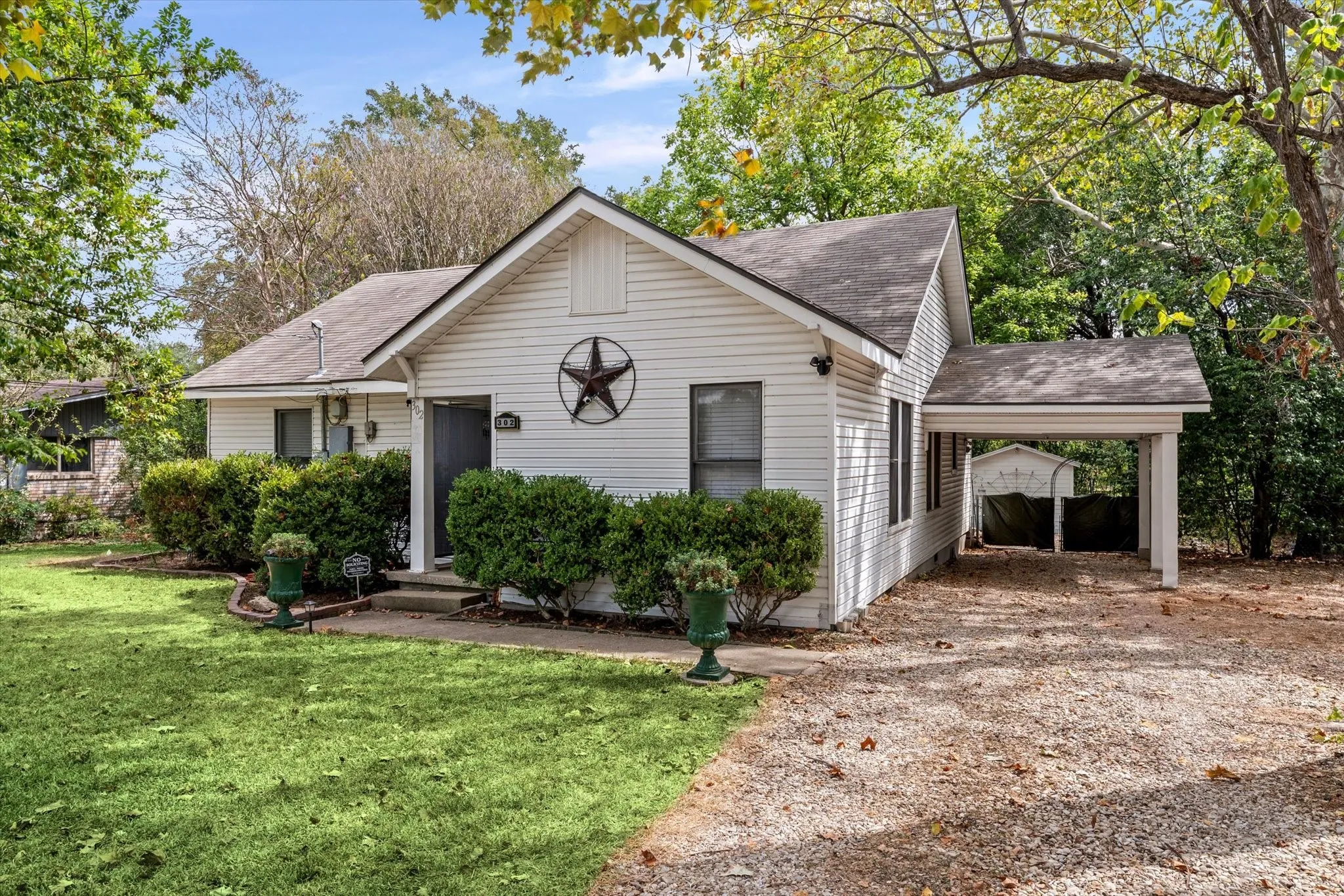 Single Family Residence For Sale in Mc Lennan County , 302 W Billington Drive, Robinson, Texas 76706, 3 Bedroom, 1 Bathroom, Garage spaces, 1,188 Sqft, built in 1956, mls#21398330, Real Estate Agent in Robinson, Homes For Sale in Mc Lennan county, Homes For Sale in Robinson, Realtor in Robinson Texas, Real Estate Brokerage Independent Realty Texas, Luminita Cordes Realtor
