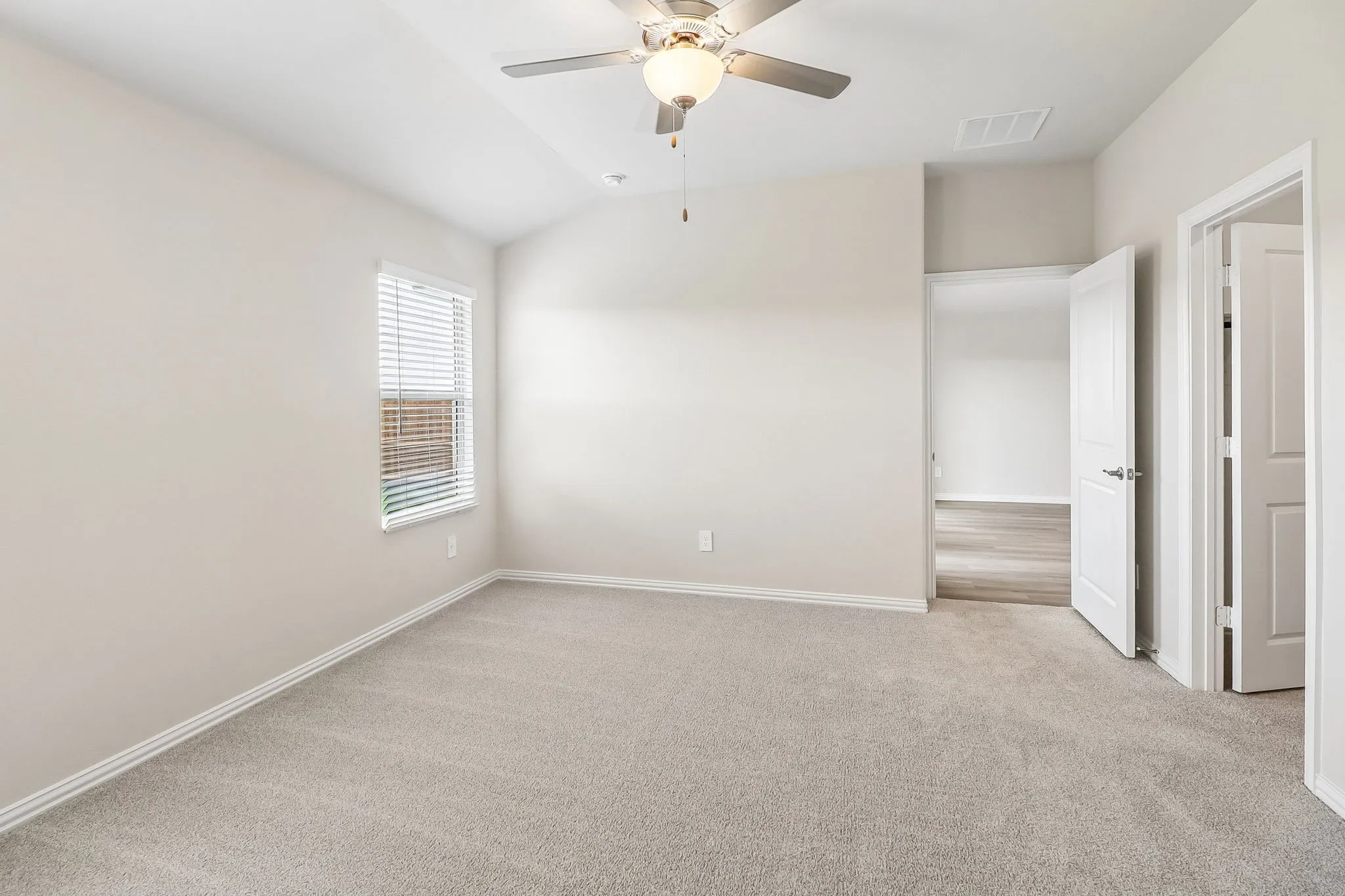  Photo is not of the actual home, but is an inspirational photo of builder’s model home and may depict options, furnishings, and/or decorator features that are not included.
