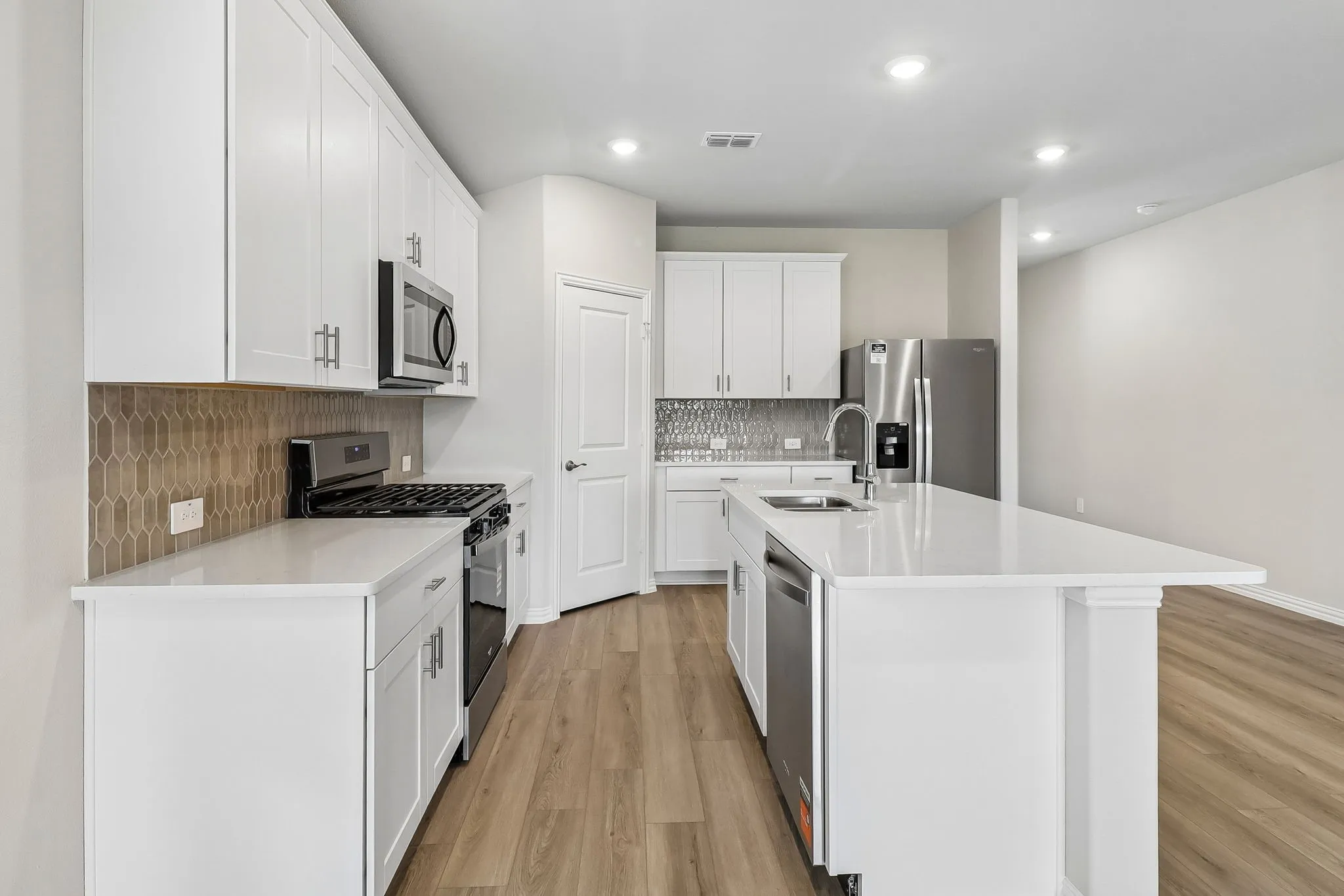  Photo is not of the actual home, but is an inspirational photo of builder’s model home and may depict options, furnishings, and/or decorator features that are not included.
