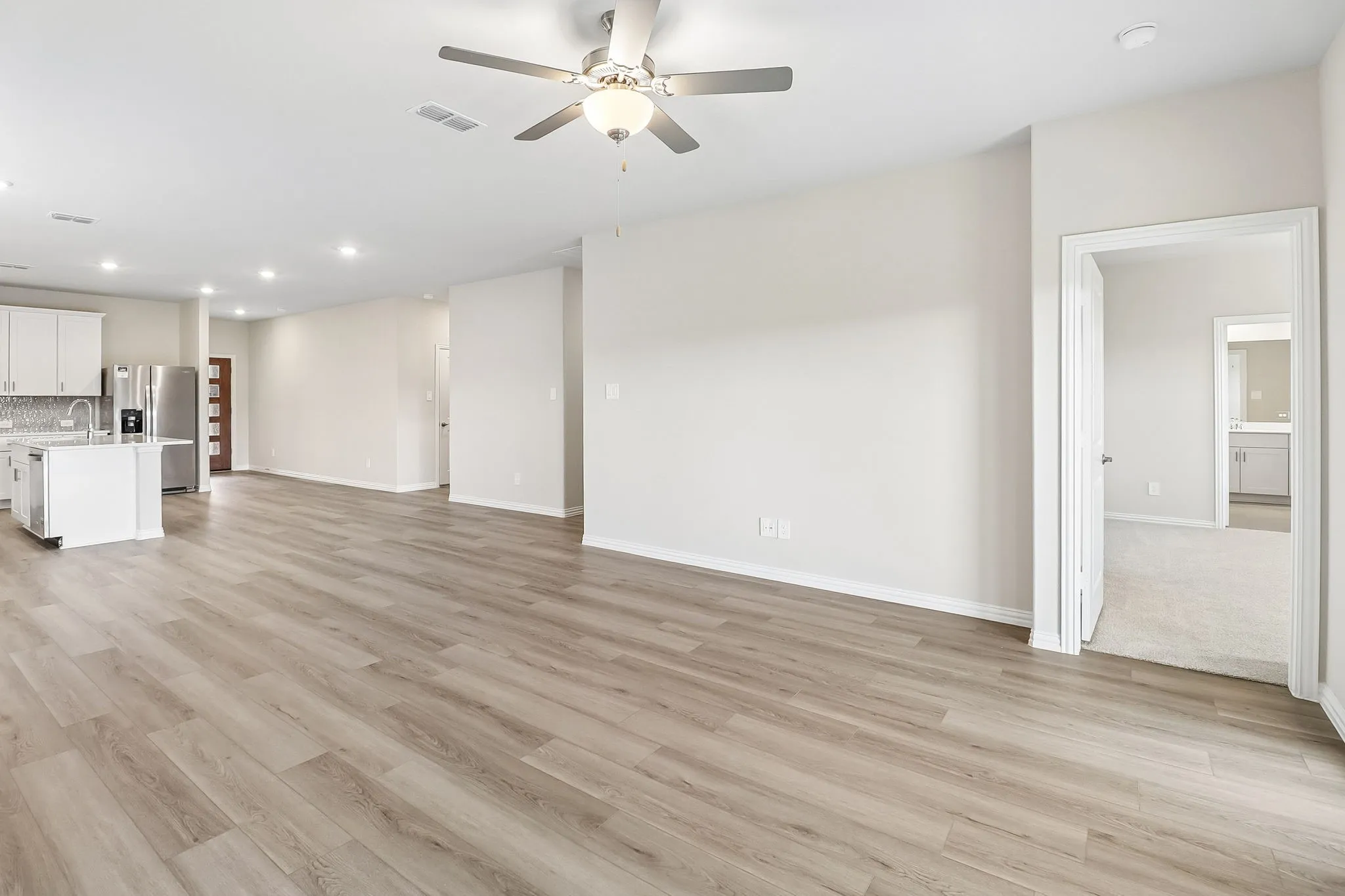  Photo is not of the actual home, but is an inspirational photo of builder’s model home and may depict options, furnishings, and/or decorator features that are not included.
