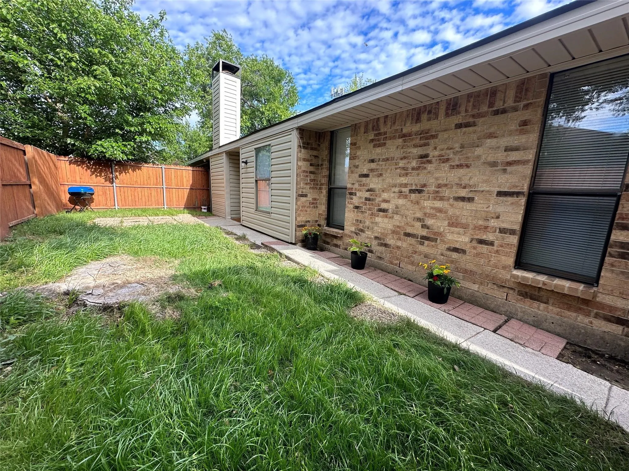 Private backyard is such a perk when it comes to a duplex!
