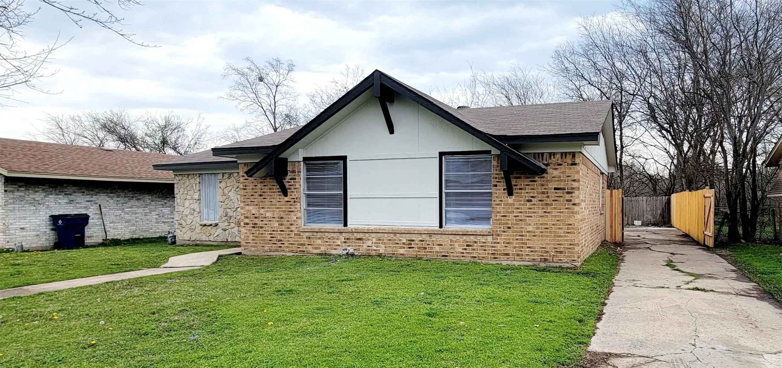 Single Family Residence For Rent in Hunt County , 2602 Bliss, Greenville, Texas 75402, 4 Bedroom, 2 Bathroom, Garage spaces, 1,545 Sqft, built in 1971, mls#21400456, Real Estate Agent in Greenville, Homes For Rent in Hunt county, Homes For Rent in Greenville, Realtor in Greenville Texas, Real Estate Brokerage Independent Realty Texas, Luminita Cordes Realtor