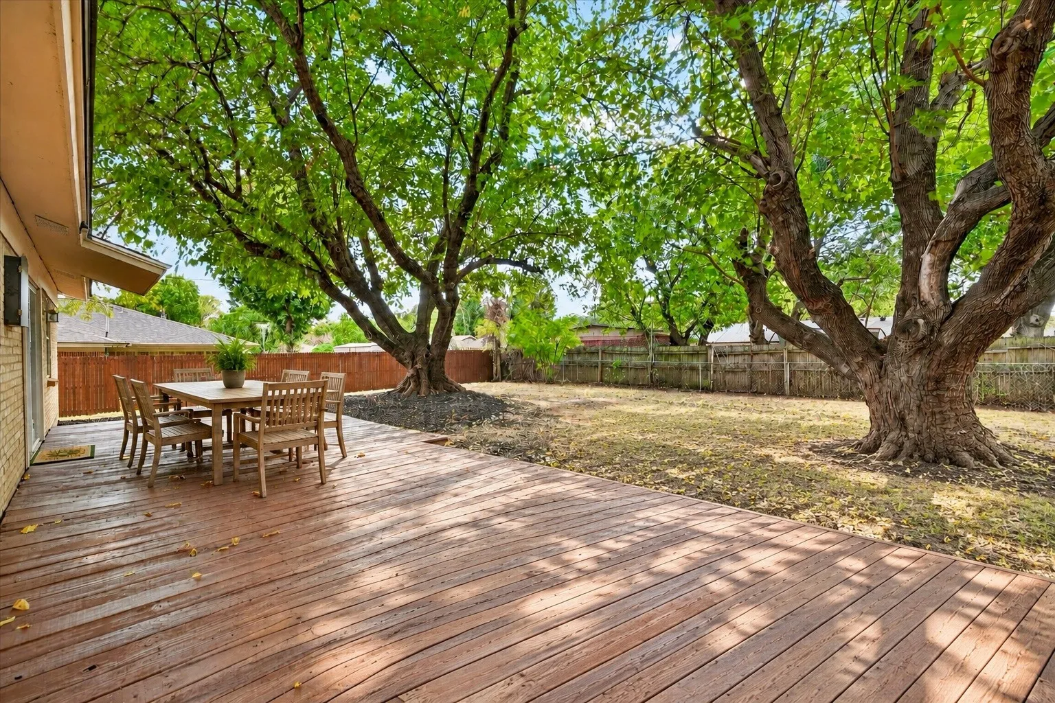 Single Family Residence For Sale in Tarrant County , 1121 Greendale Drive, Bedford, Texas 76022, 3 Bedroom, 2 Bathroom, 2 Garage spaces, 1,209 Sqft, built in 1970, mls#21392877, Real Estate Agent in Bedford, Homes For Sale in Tarrant county, Homes For Sale in Bedford, Realtor in Bedford Texas, Real Estate Brokerage Independent Realty Texas, Luminita Cordes Realtor