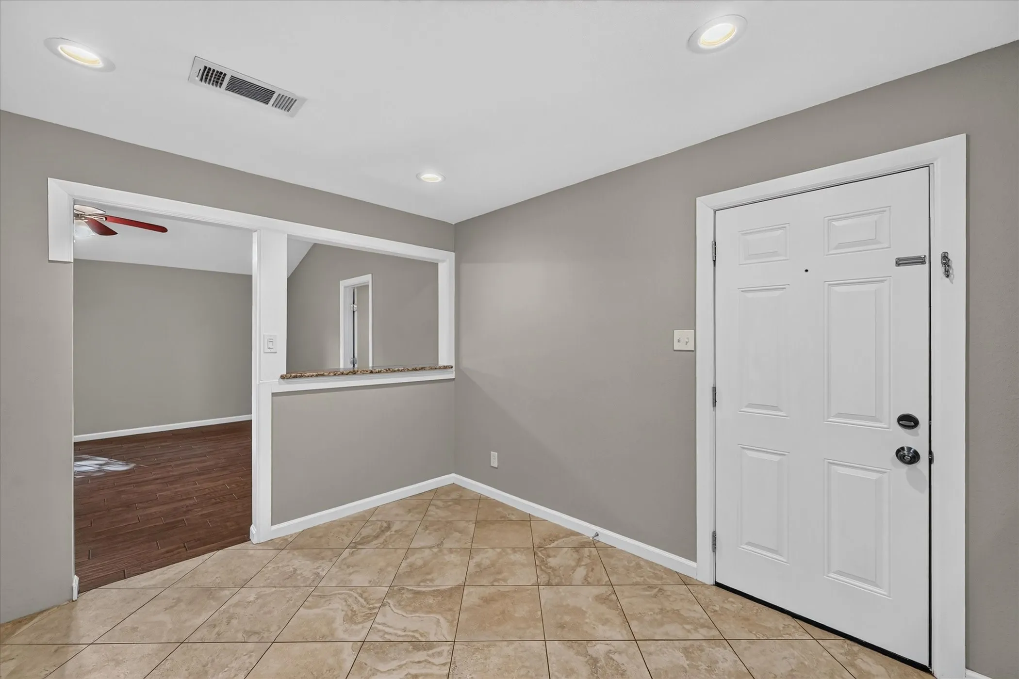 Single Family Residence For Sale in Tarrant County , 1121 Greendale Drive, Bedford, Texas 76022, 3 Bedroom, 2 Bathroom, 2 Garage spaces, 1,209 Sqft, built in 1970, mls#21392877, Real Estate Agent in Bedford, Homes For Sale in Tarrant county, Homes For Sale in Bedford, Realtor in Bedford Texas, Real Estate Brokerage Independent Realty Texas, Luminita Cordes Realtor
