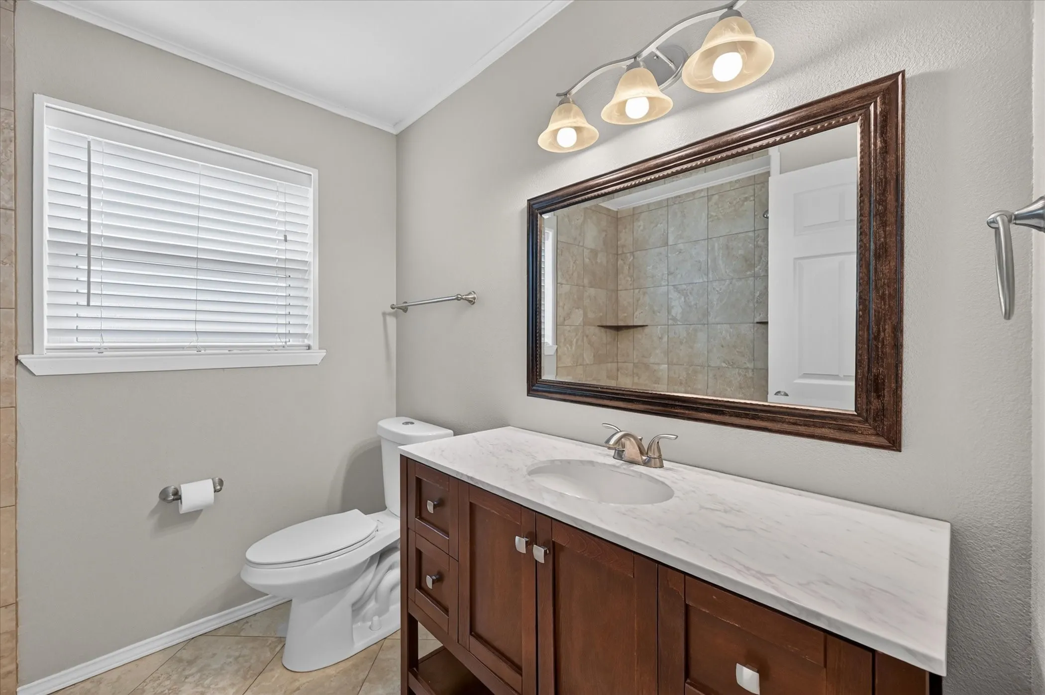 Single Family Residence For Sale in Tarrant County , 1121 Greendale Drive, Bedford, Texas 76022, 3 Bedroom, 2 Bathroom, 2 Garage spaces, 1,209 Sqft, built in 1970, mls#21392877, Real Estate Agent in Bedford, Homes For Sale in Tarrant county, Homes For Sale in Bedford, Realtor in Bedford Texas, Real Estate Brokerage Independent Realty Texas, Luminita Cordes Realtor
