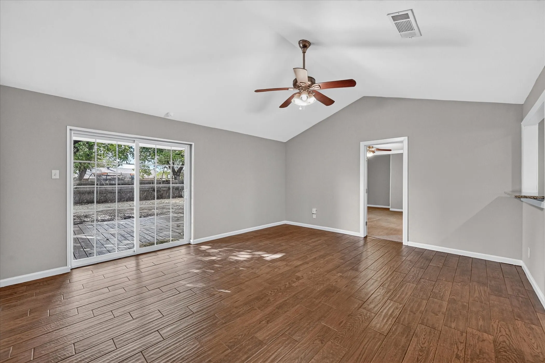 Single Family Residence For Sale in Tarrant County , 1121 Greendale Drive, Bedford, Texas 76022, 3 Bedroom, 2 Bathroom, 2 Garage spaces, 1,209 Sqft, built in 1970, mls#21392877, Real Estate Agent in Bedford, Homes For Sale in Tarrant county, Homes For Sale in Bedford, Realtor in Bedford Texas, Real Estate Brokerage Independent Realty Texas, Luminita Cordes Realtor