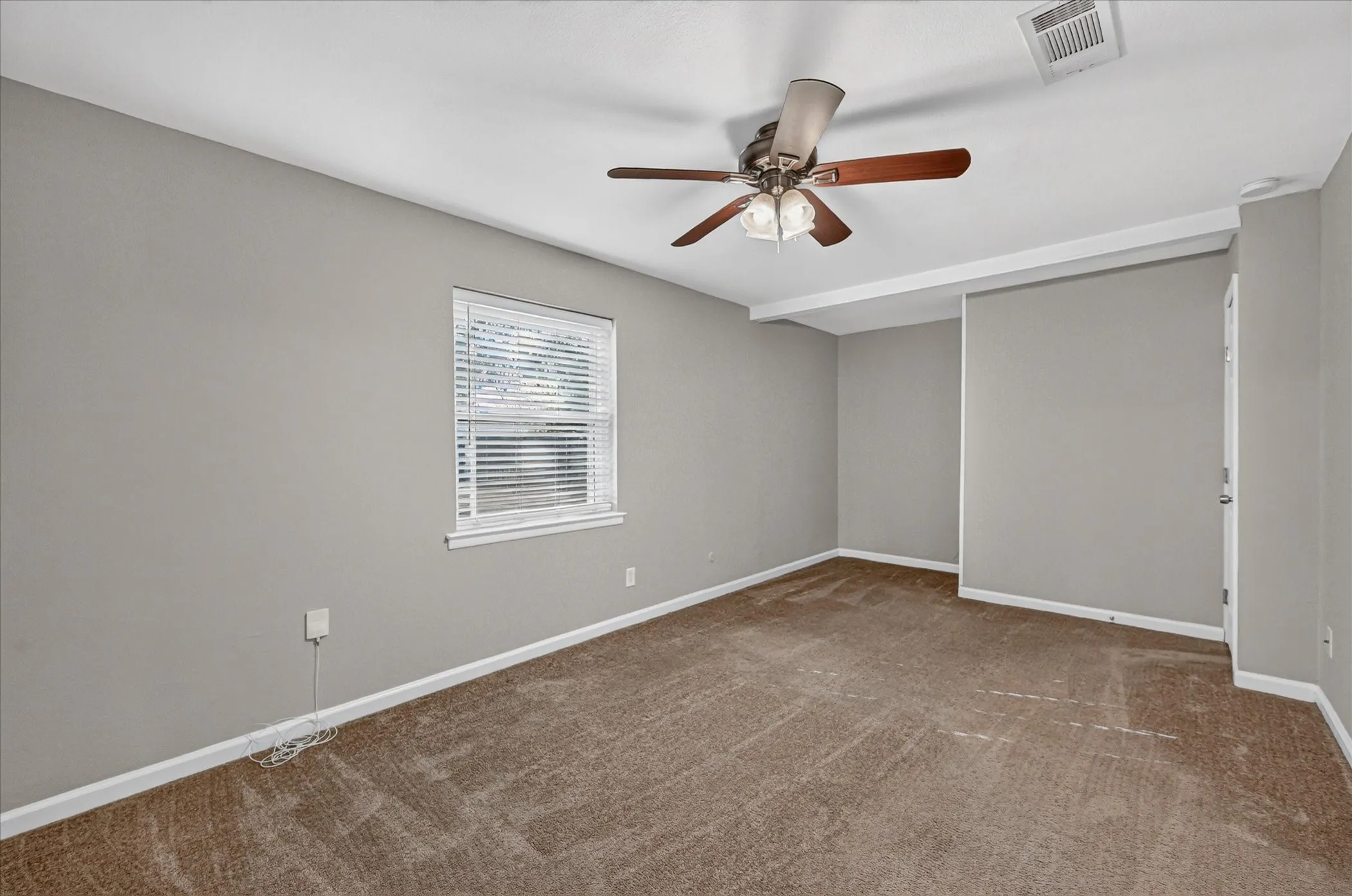 Single Family Residence For Sale in Tarrant County , 1121 Greendale Drive, Bedford, Texas 76022, 3 Bedroom, 2 Bathroom, 2 Garage spaces, 1,209 Sqft, built in 1970, mls#21392877, Real Estate Agent in Bedford, Homes For Sale in Tarrant county, Homes For Sale in Bedford, Realtor in Bedford Texas, Real Estate Brokerage Independent Realty Texas, Luminita Cordes Realtor