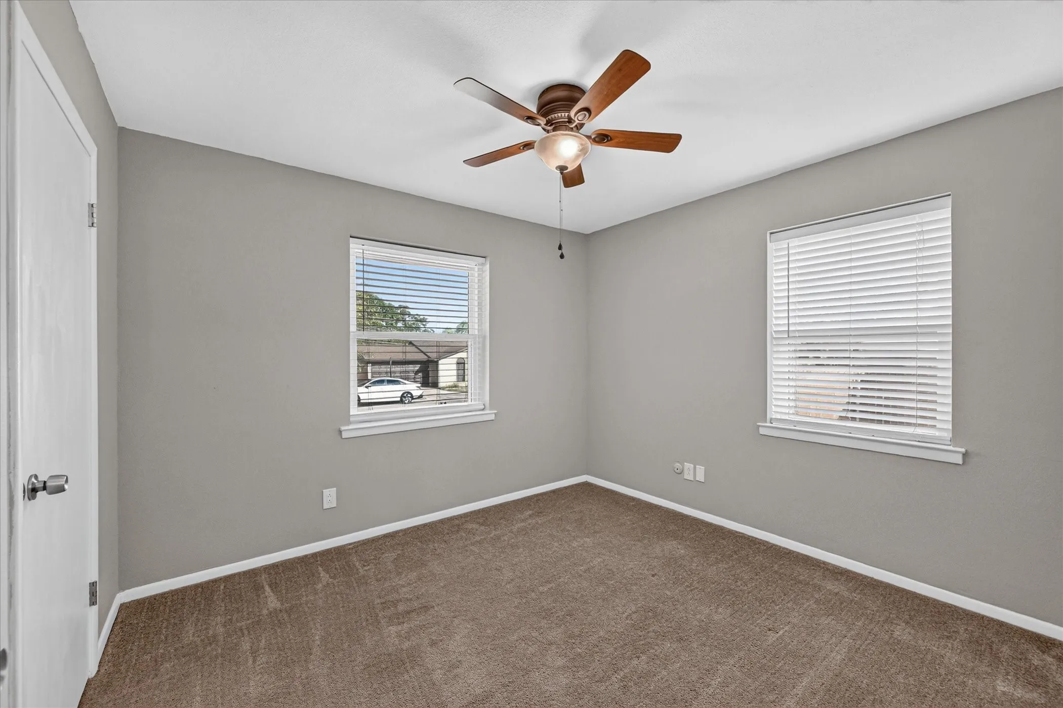 Single Family Residence For Sale in Tarrant County , 1121 Greendale Drive, Bedford, Texas 76022, 3 Bedroom, 2 Bathroom, 2 Garage spaces, 1,209 Sqft, built in 1970, mls#21392877, Real Estate Agent in Bedford, Homes For Sale in Tarrant county, Homes For Sale in Bedford, Realtor in Bedford Texas, Real Estate Brokerage Independent Realty Texas, Luminita Cordes Realtor