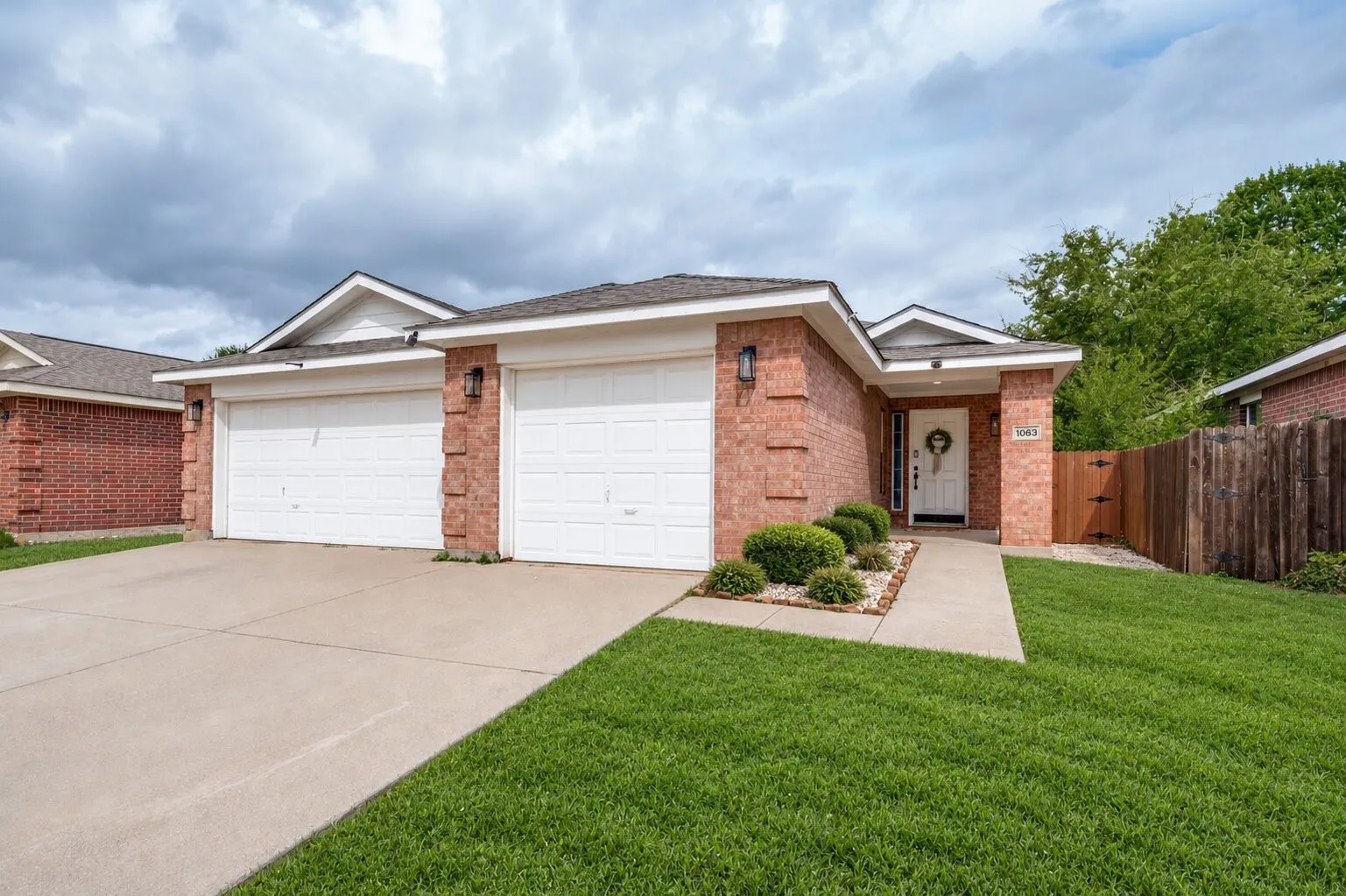 Single Family Residence For Rent in Denton County , 1063 Port Sullivan Drive, Little Elm, Texas 75068, 3 Bedroom, 2 Bathroom, 3 Garage spaces, 1,364 Sqft, built in 2002, mls#21398597, Real Estate Agent in Little Elm, Homes For Rent in Denton county, Homes For Rent in Little Elm, Realtor in Little Elm Texas, Real Estate Brokerage Independent Realty Texas, Luminita Cordes Realtor