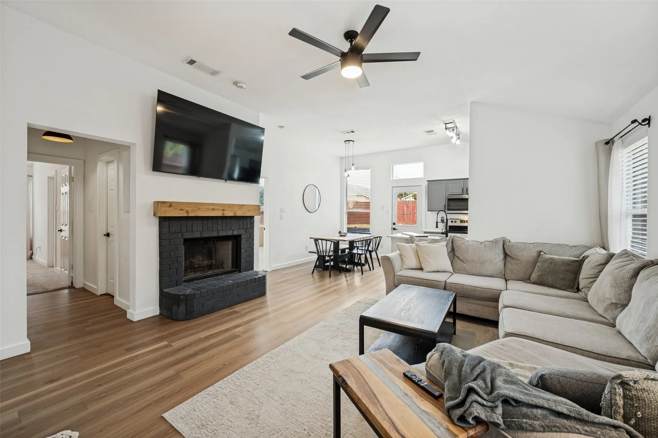 Single Family Residence For Rent in Denton County , 1063 Port Sullivan Drive, Little Elm, Texas 75068, 3 Bedroom, 2 Bathroom, 3 Garage spaces, 1,364 Sqft, built in 2002, mls#21398597, Real Estate Agent in Little Elm, Homes For Rent in Denton county, Homes For Rent in Little Elm, Realtor in Little Elm Texas, Real Estate Brokerage Independent Realty Texas, Luminita Cordes Realtor