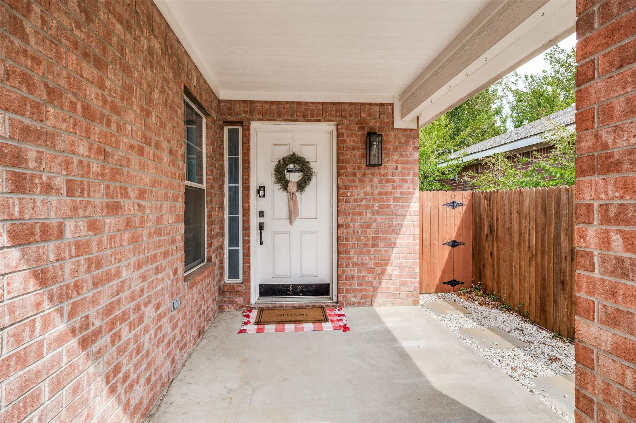 Single Family Residence For Rent in Denton County , 1063 Port Sullivan Drive, Little Elm, Texas 75068, 3 Bedroom, 2 Bathroom, 3 Garage spaces, 1,364 Sqft, built in 2002, mls#21398597, Real Estate Agent in Little Elm, Homes For Rent in Denton county, Homes For Rent in Little Elm, Realtor in Little Elm Texas, Real Estate Brokerage Independent Realty Texas, Luminita Cordes Realtor