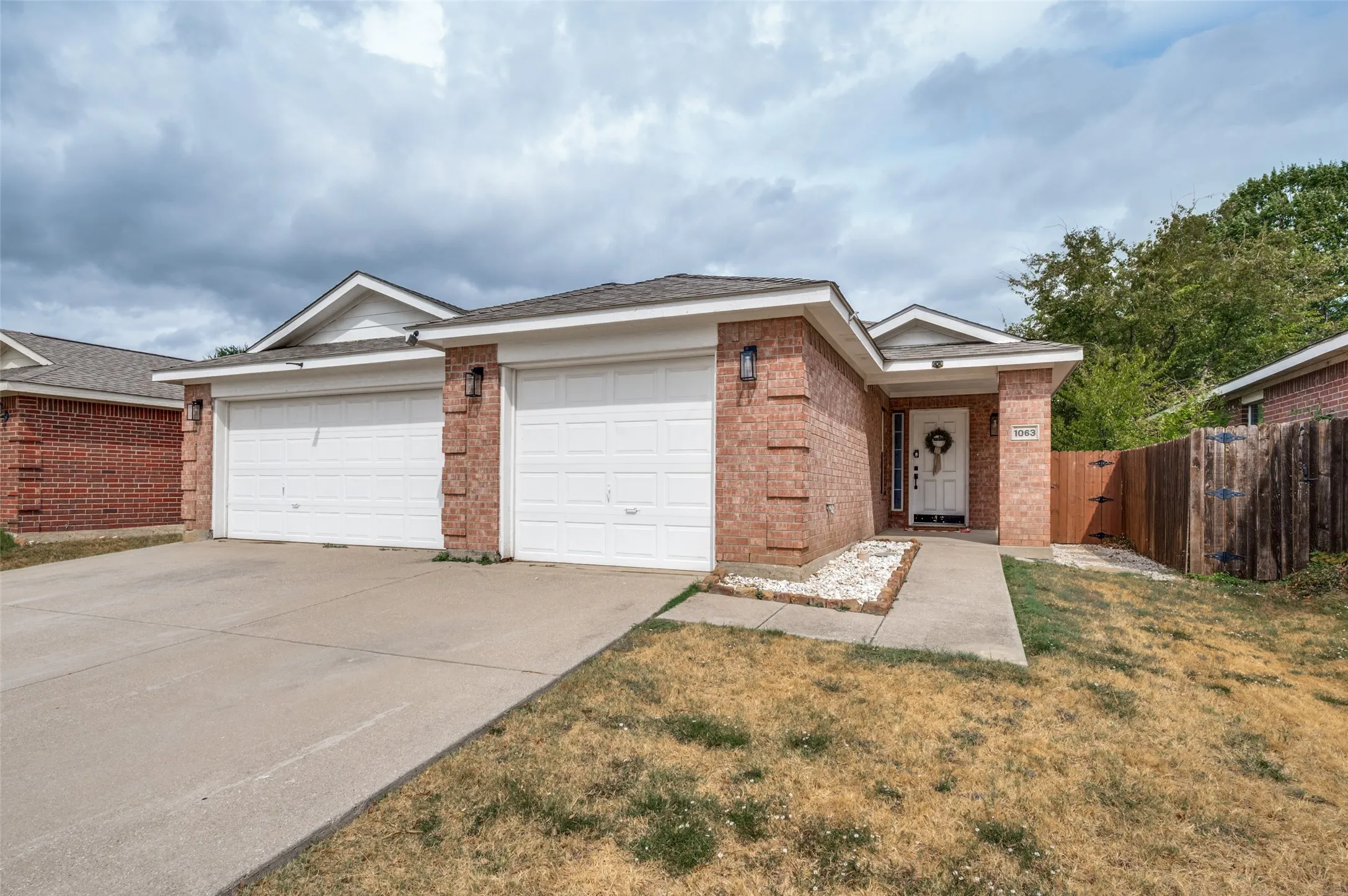 Single Family Residence For Rent in Denton County , 1063 Port Sullivan Drive, Little Elm, Texas 75068, 3 Bedroom, 2 Bathroom, 3 Garage spaces, 1,364 Sqft, built in 2002, mls#21398597, Real Estate Agent in Little Elm, Homes For Rent in Denton county, Homes For Rent in Little Elm, Realtor in Little Elm Texas, Real Estate Brokerage Independent Realty Texas, Luminita Cordes Realtor
