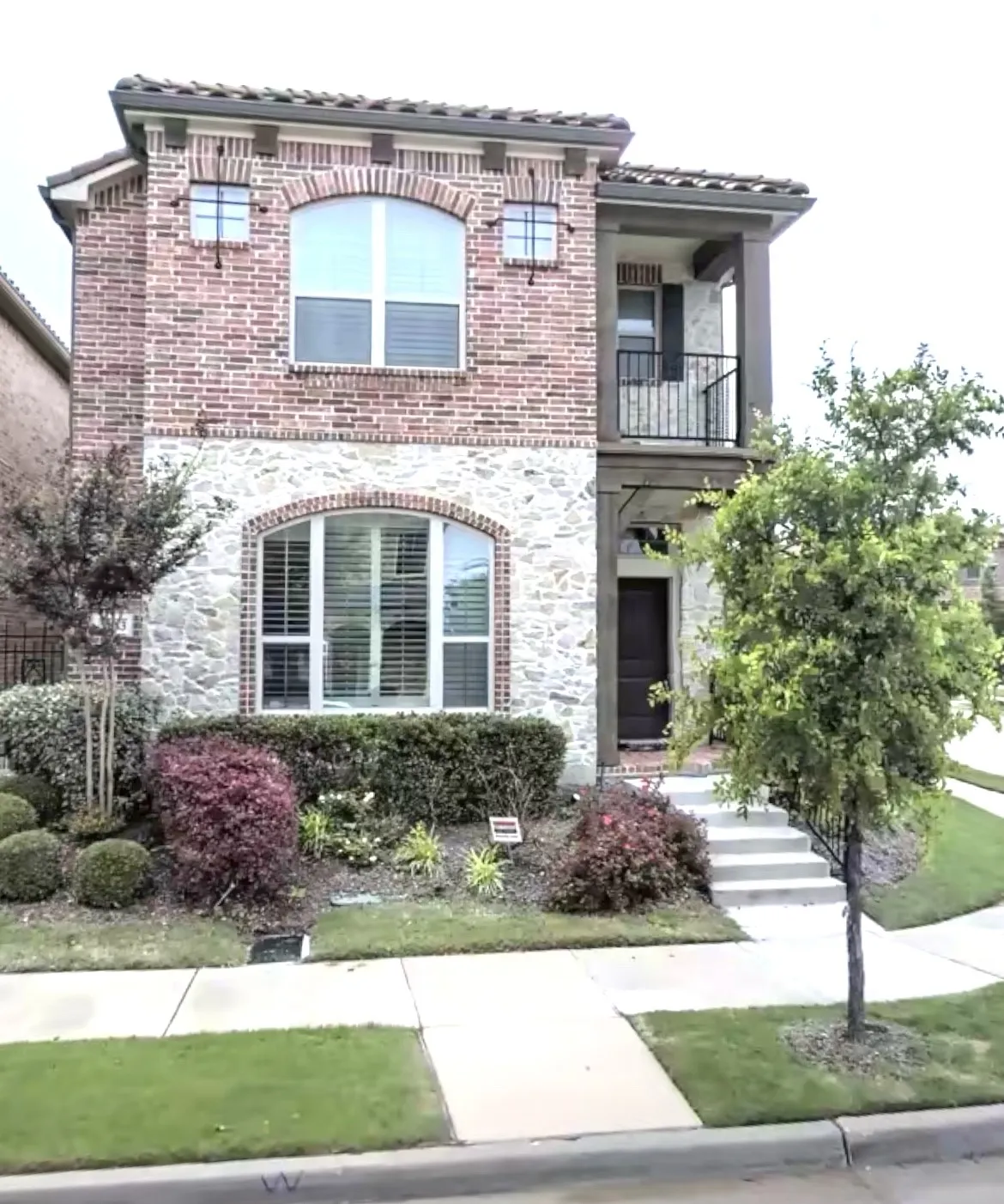 Single Family Residence For Sale in Dallas County , 6683 Escondido Street, Irving, Texas 75039, 4 Bedroom, 5 Bathroom, 2 Garage spaces, 3,016 Sqft, built in 2016, mls#21401046, Real Estate Agent in Irving, Homes For Sale in Dallas county, Homes For Sale in Irving, Realtor in Irving Texas, Real Estate Brokerage Independent Realty Texas, Luminita Cordes Realtor