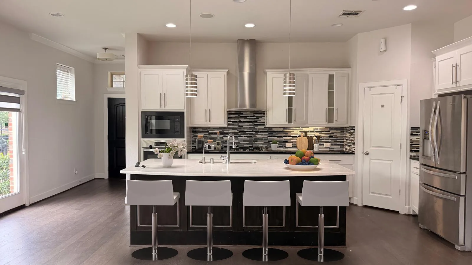 Single Family Residence For Sale in Dallas County , 6683 Escondido Street, Irving, Texas 75039, 4 Bedroom, 5 Bathroom, 2 Garage spaces, 3,016 Sqft, built in 2016, mls#21401046, Real Estate Agent in Irving, Homes For Sale in Dallas county, Homes For Sale in Irving, Realtor in Irving Texas, Real Estate Brokerage Independent Realty Texas, Luminita Cordes Realtor