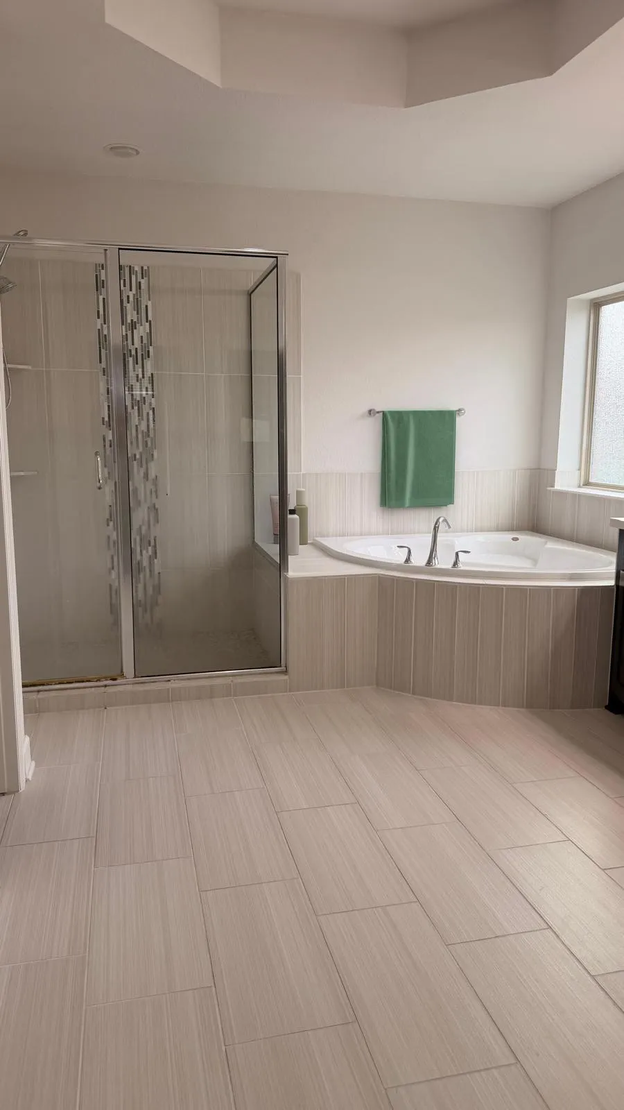 Single Family Residence For Sale in Dallas County , 6683 Escondido Street, Irving, Texas 75039, 4 Bedroom, 5 Bathroom, 2 Garage spaces, 3,016 Sqft, built in 2016, mls#21401046, Real Estate Agent in Irving, Homes For Sale in Dallas county, Homes For Sale in Irving, Realtor in Irving Texas, Real Estate Brokerage Independent Realty Texas, Luminita Cordes Realtor