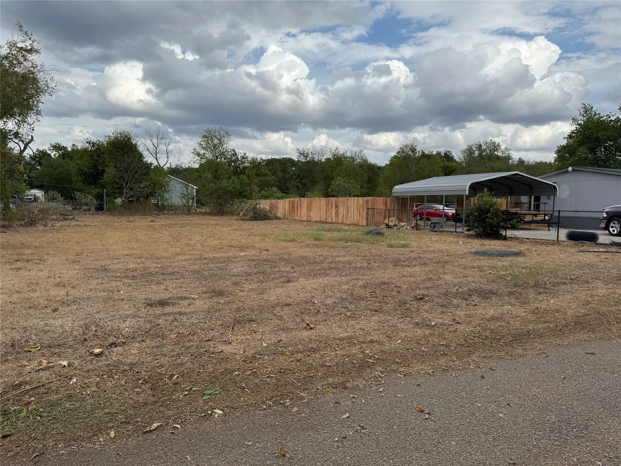 Expansive lot