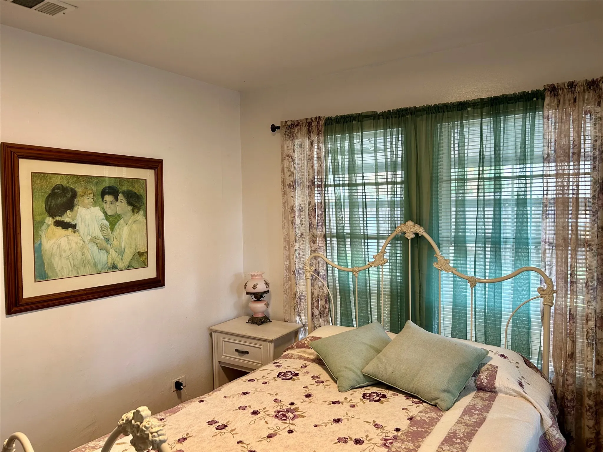 Single Family Residence For Sale in Mc Lennan County , 3428 N 27th Street, Waco, Texas 76708, 2 Bedroom, 1 Bathroom, Garage spaces, 883 Sqft, built in 1948, mls#21401025, Real Estate Agent in Waco, Homes For Sale in Mc Lennan county, Homes For Sale in Waco, Realtor in Waco Texas, Real Estate Brokerage Independent Realty Texas, Luminita Cordes Realtor